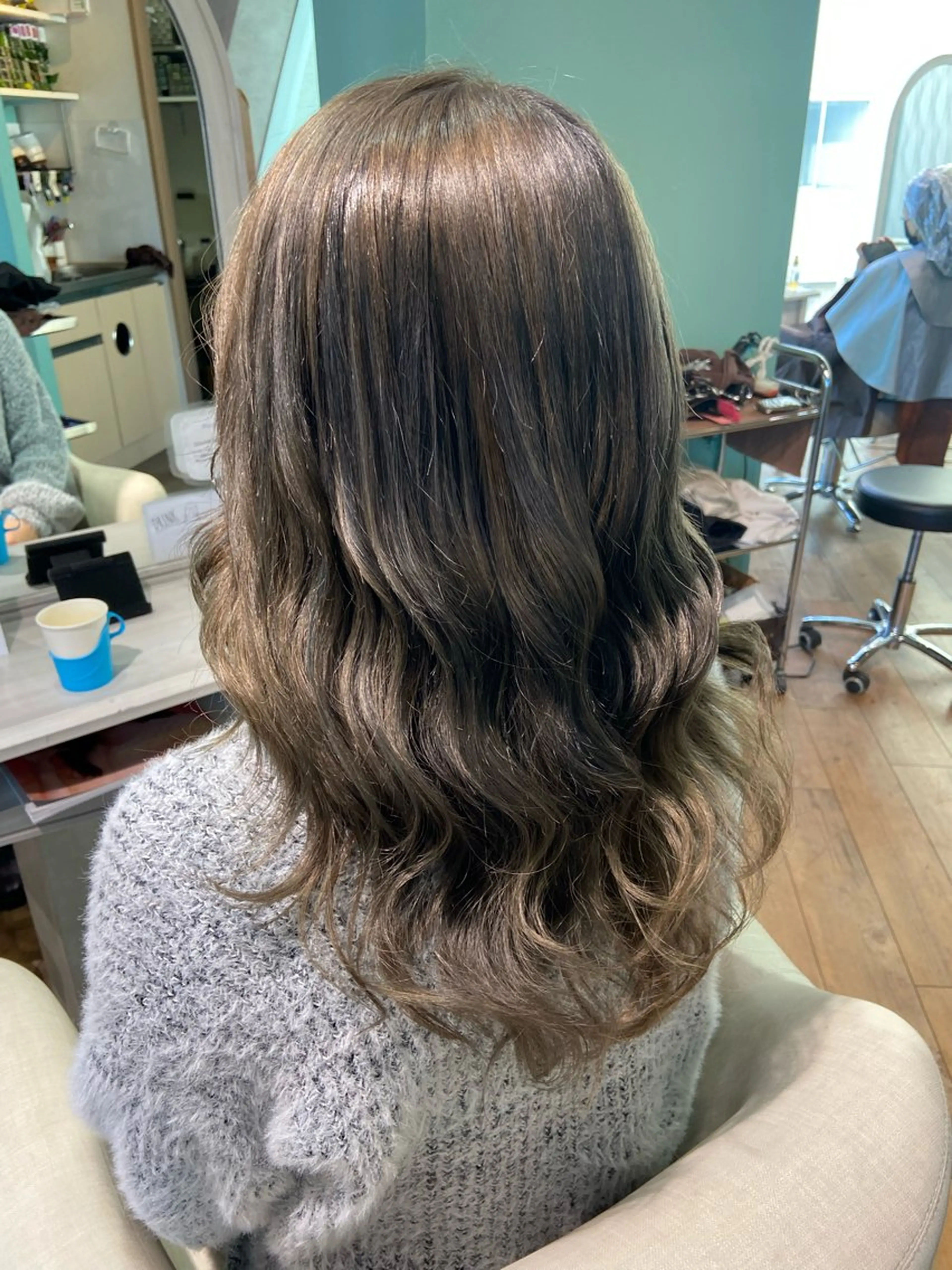 ミディアム カラー グレージュ ヘアカラー トリートメント 🧸プルエクステ❤︎ ネイルKAO🧸のヘアスタイル