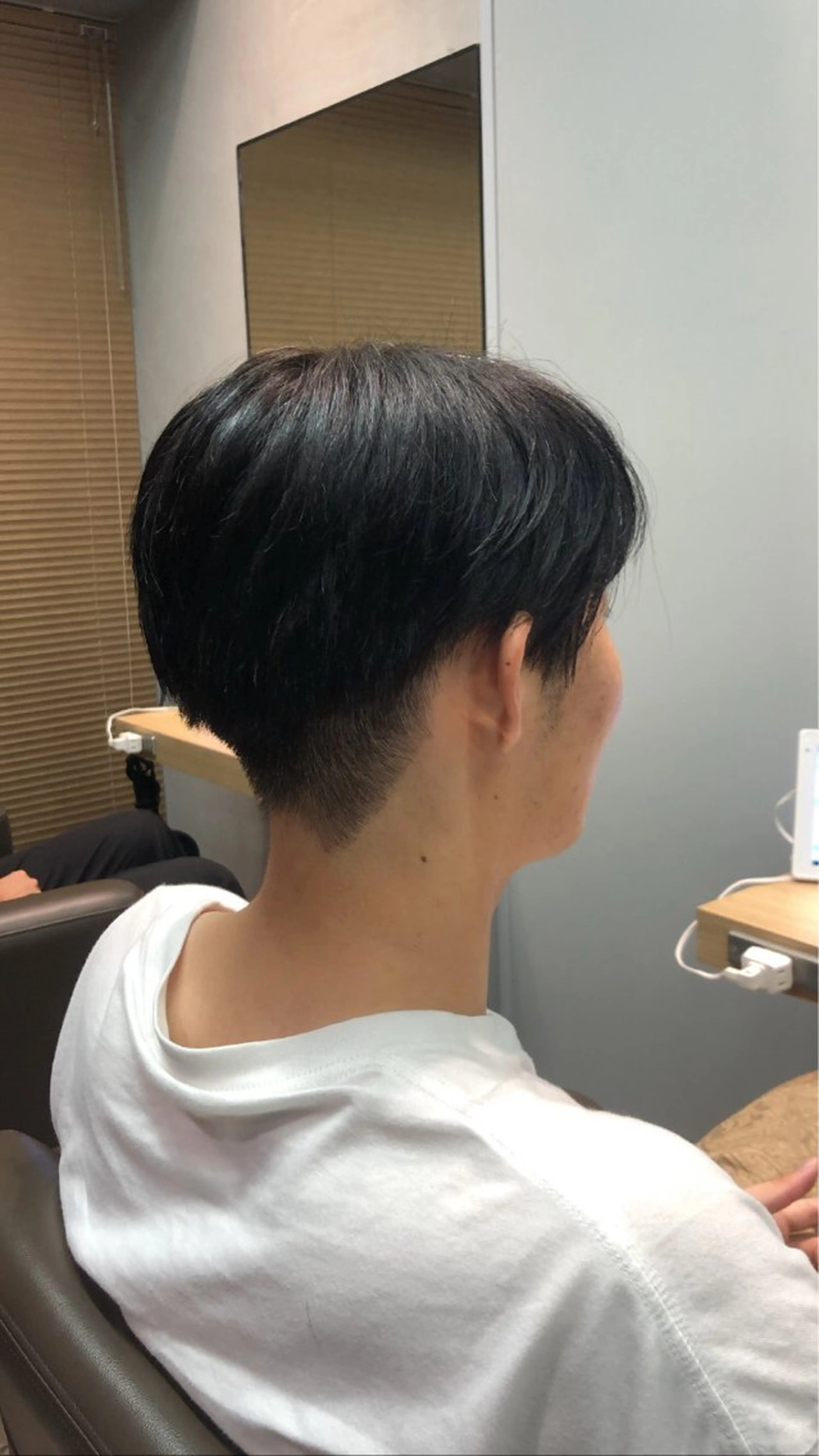 ショート メンズ 刈り上げ 🎀縮毛矯正.暗髪 .艶髪🩶ちひろのヘアスタイル