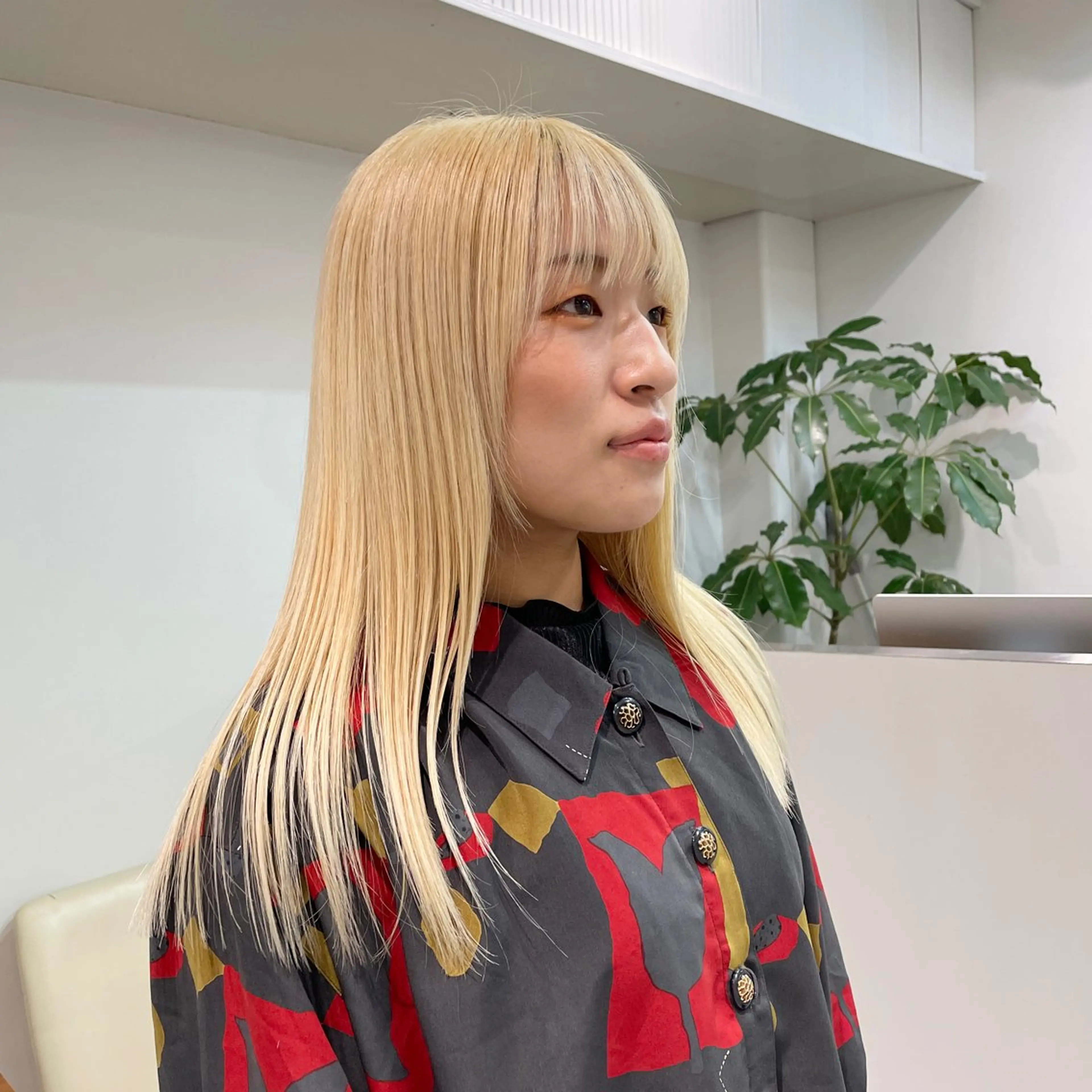 ロング カラー ブリーチ 抜きっぱなしブロンド ブロンド デザインカラー ホワイトブロンド ヘアカラー トリートメント ヘアセット ブロンド・ハイトーン ／遠藤将太のヘアスタイル