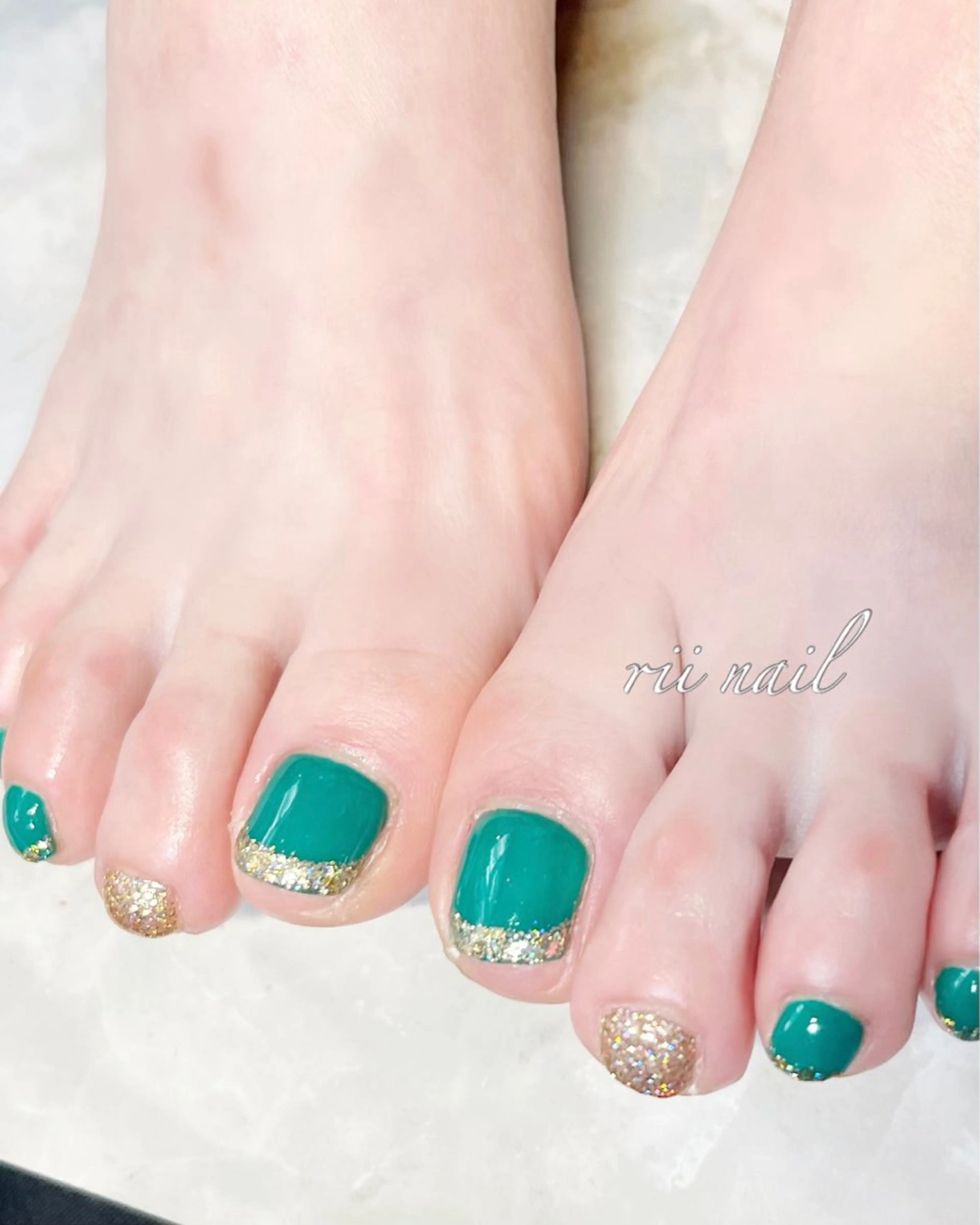 ネイル フレンチネイル ゴールド グリーン フットネイル rii 　nail所属・rii  nail rikoのネイルデザイン