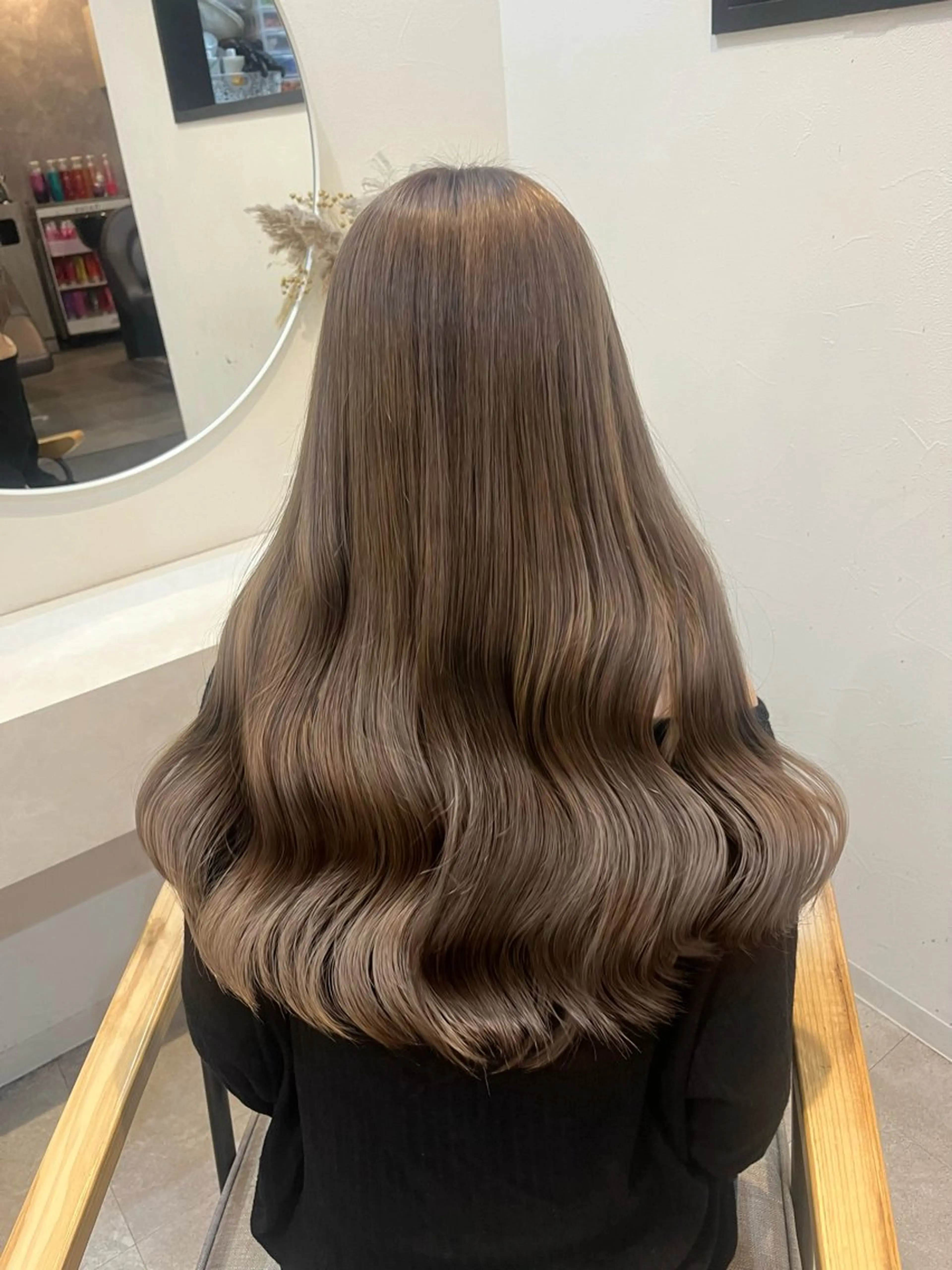 ロング カラー ブリーチ グレージュ ミルクティーグレージュ 🦋Yui🦋透明感 /艶カラー/髪質改善のヘアスタイル