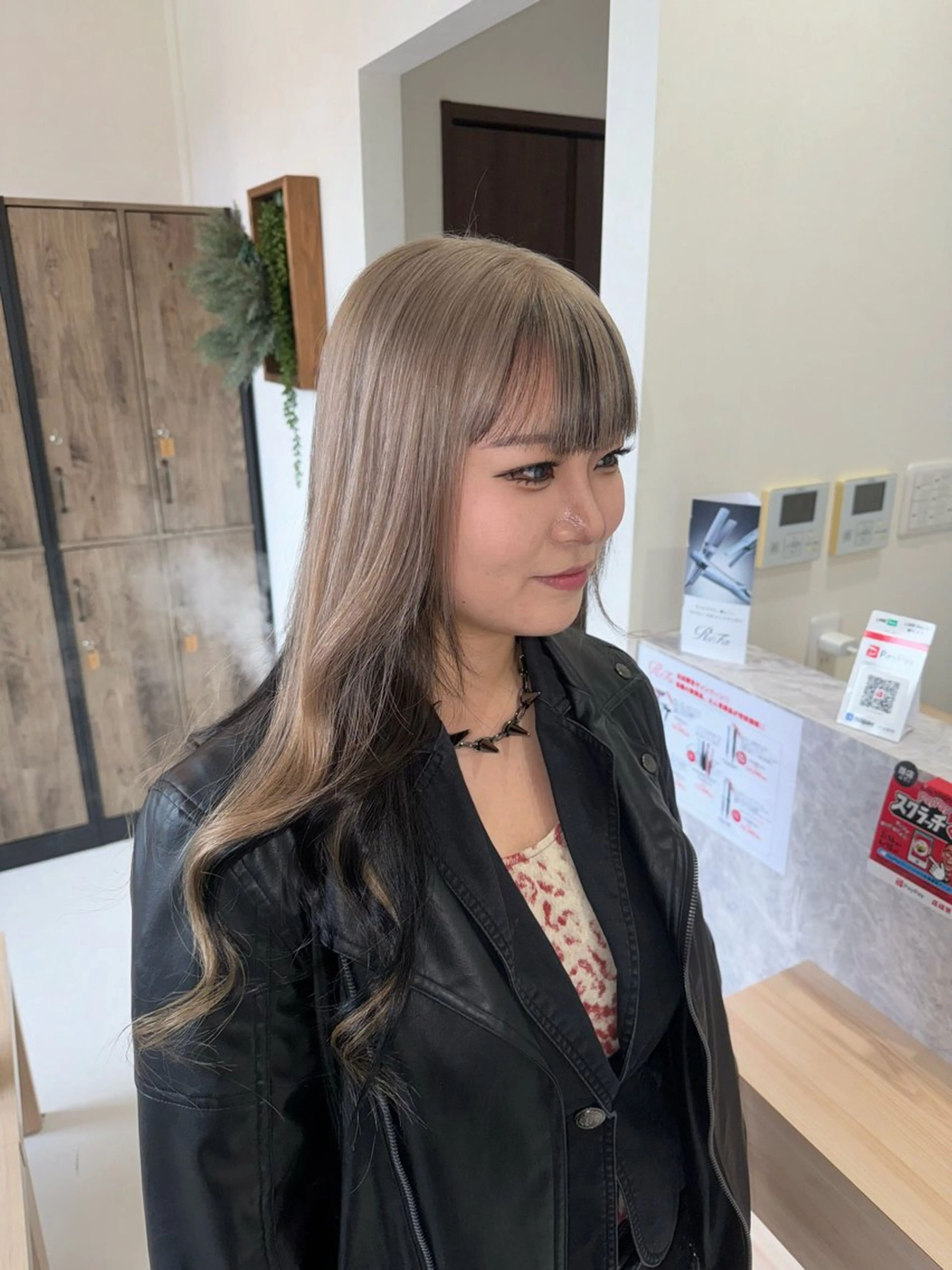 ロング ヘアカラー 手塚 麗のヘアスタイル