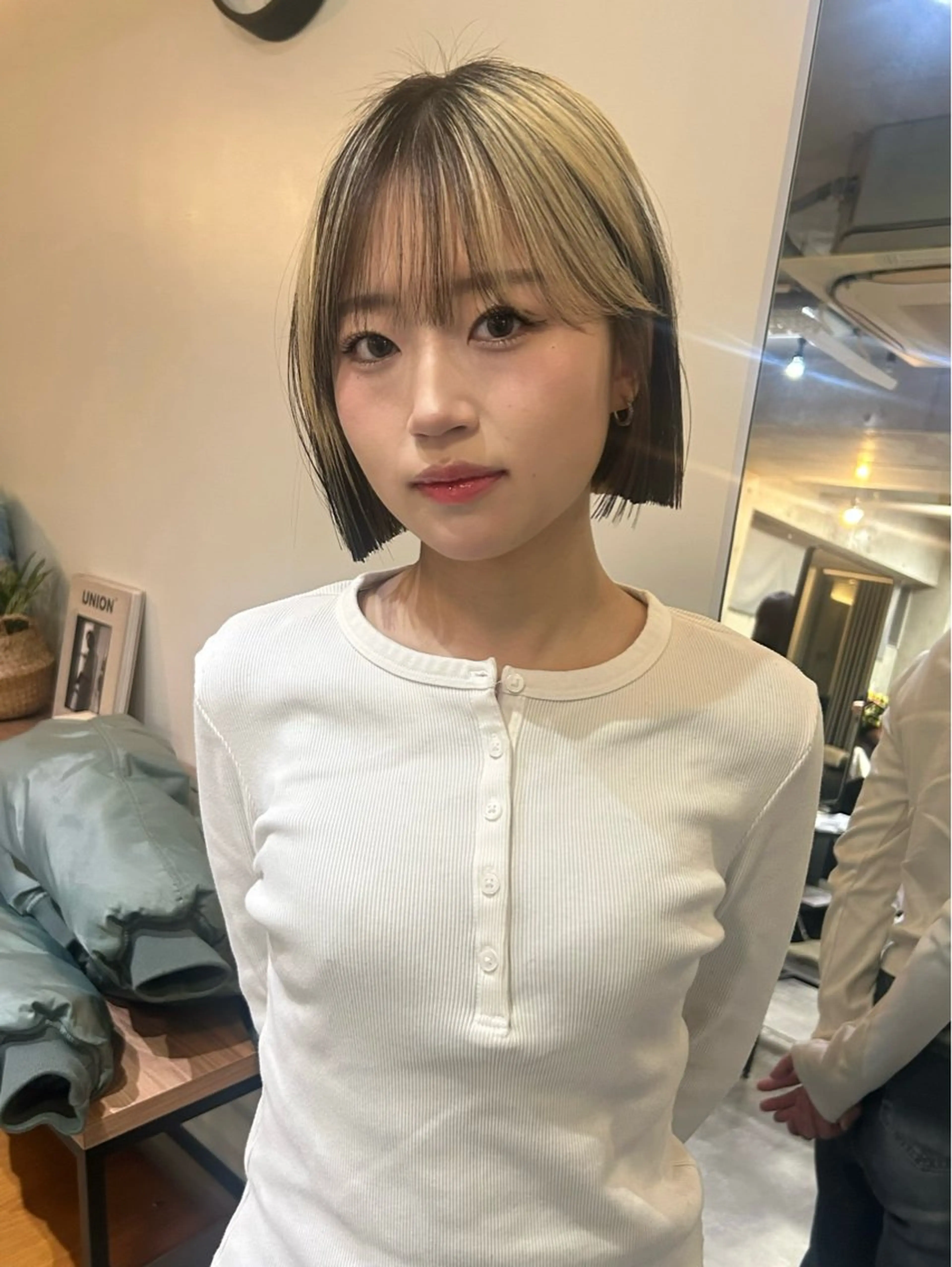 ショート カラー カット 韓国ボブ/レイヤー カット/ EMIRIのヘアスタイル