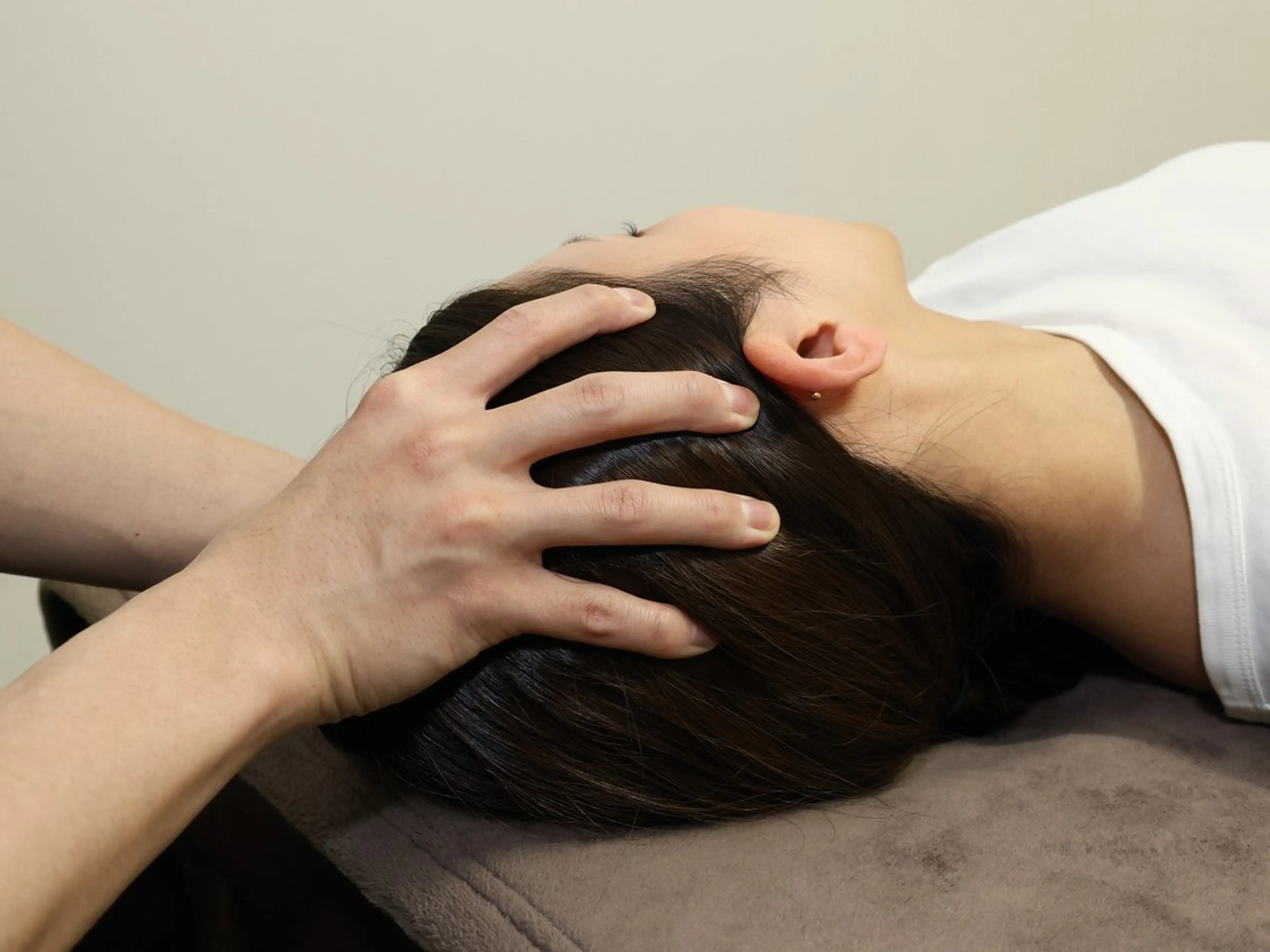 【目の疲れ/眼精疲労の方へ】目の疲れスッキリ！視界がクリアになるヘッドマッサージの写真