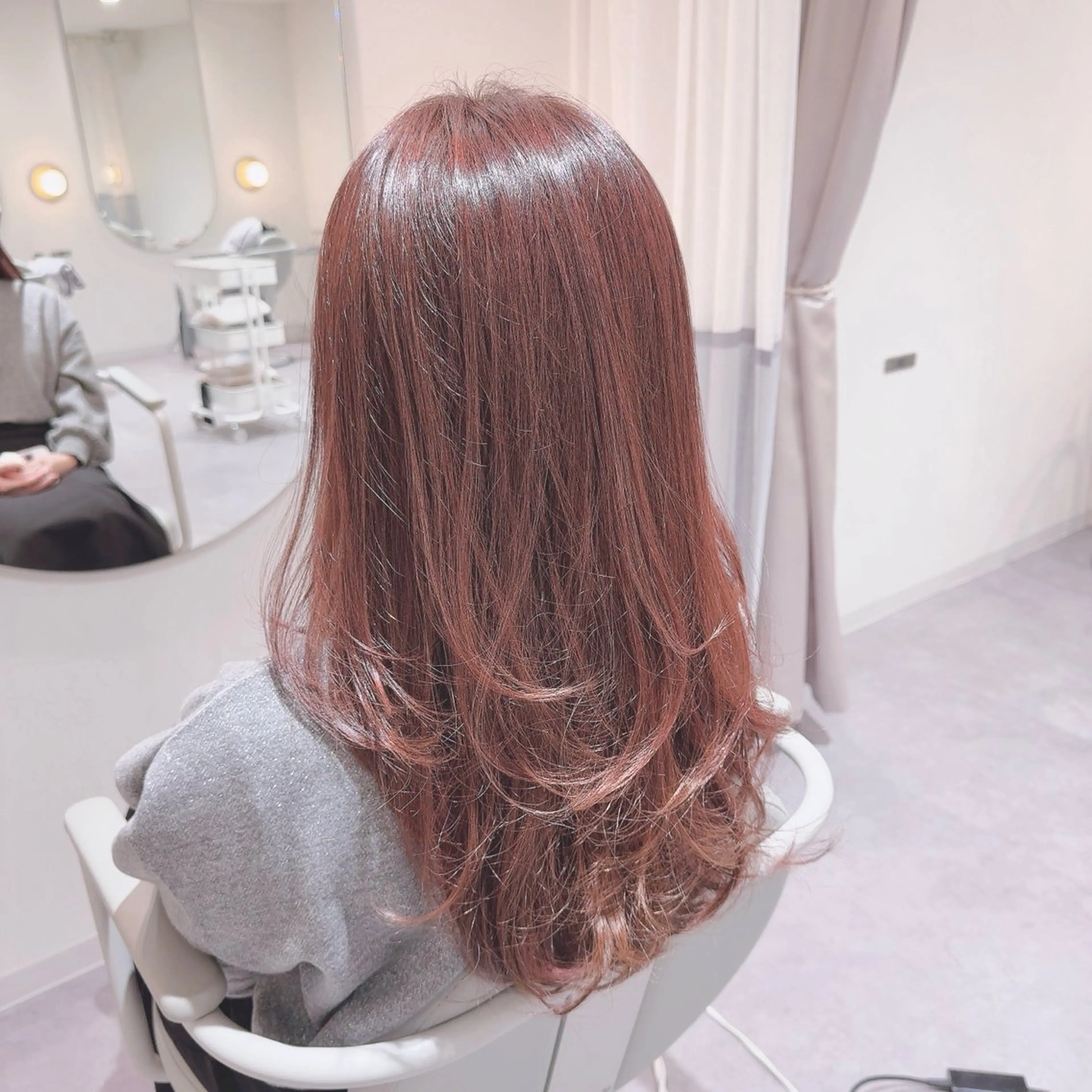 カラー 髙井 麻帆のヘアスタイル