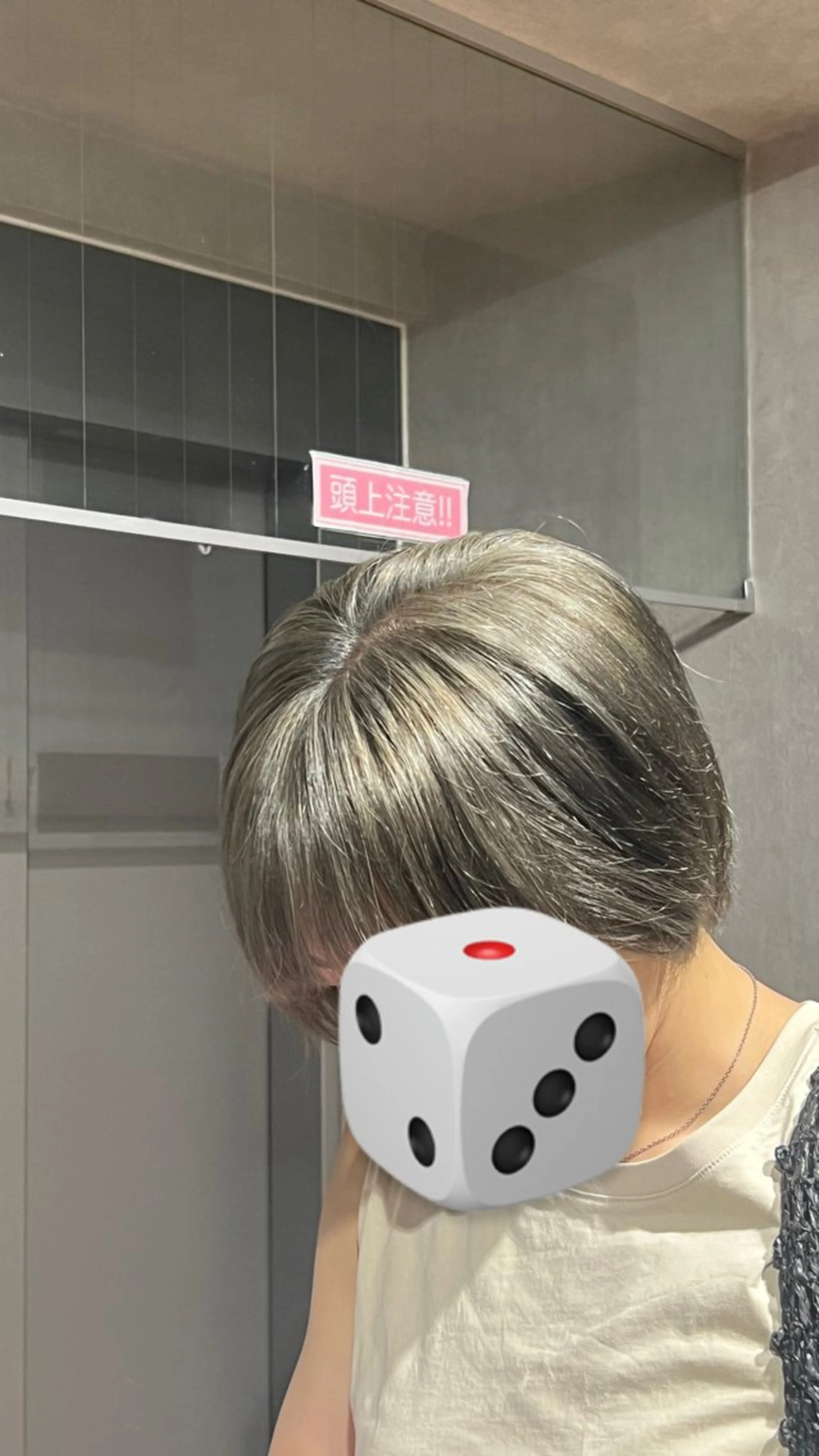 カラー ブリーチ グレージュ オリーブグレージュ オリーブグレー ヘアカラー Vis ill所属・イリオモテ レナのヘアスタイル