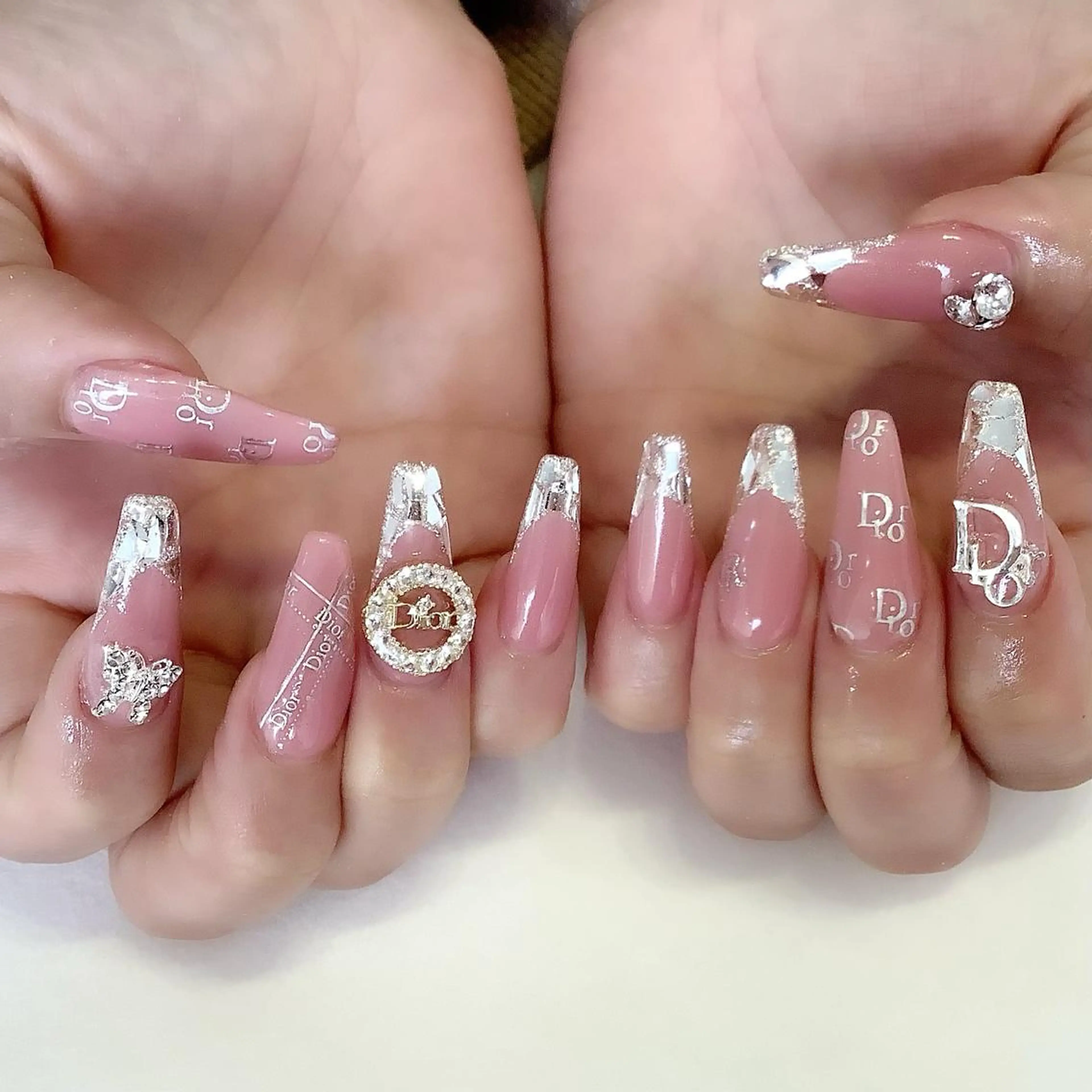 ネイル ハンドネイル 💎🐰 saki. m 🐰💎のネイルデザイン