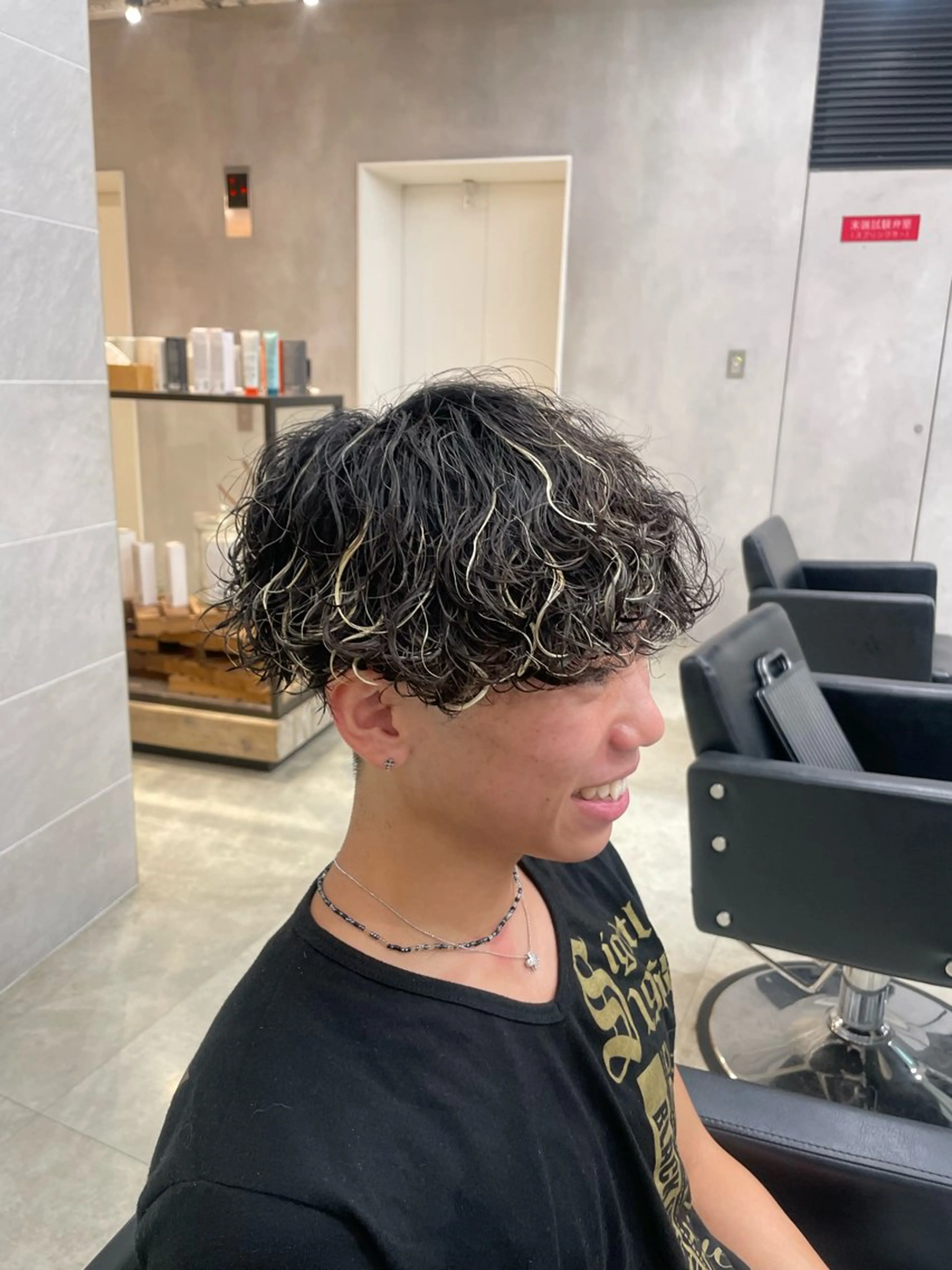 ショート メンズ メンズブリーチ メンズメッシュ マッシュ メンズパーマ 波巻きパーマ カット パーマ メンズ特化🔥 金子直斗のヘアスタイル