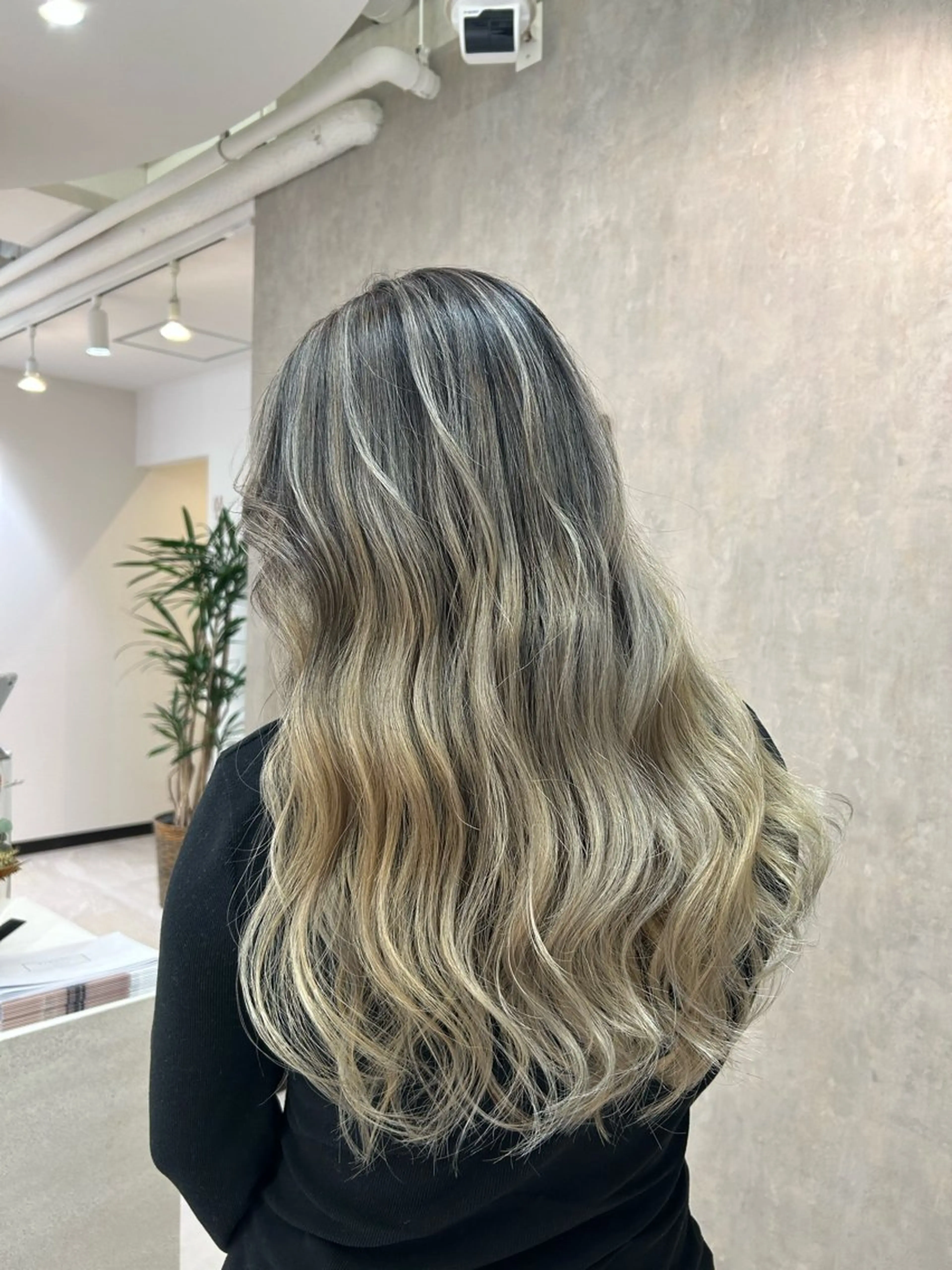 ロング カラー バレイヤージュ レイヤーカット カット ヘアカラー トリートメント 柏バレイヤージュ No.1竹井俊介のヘアスタイル