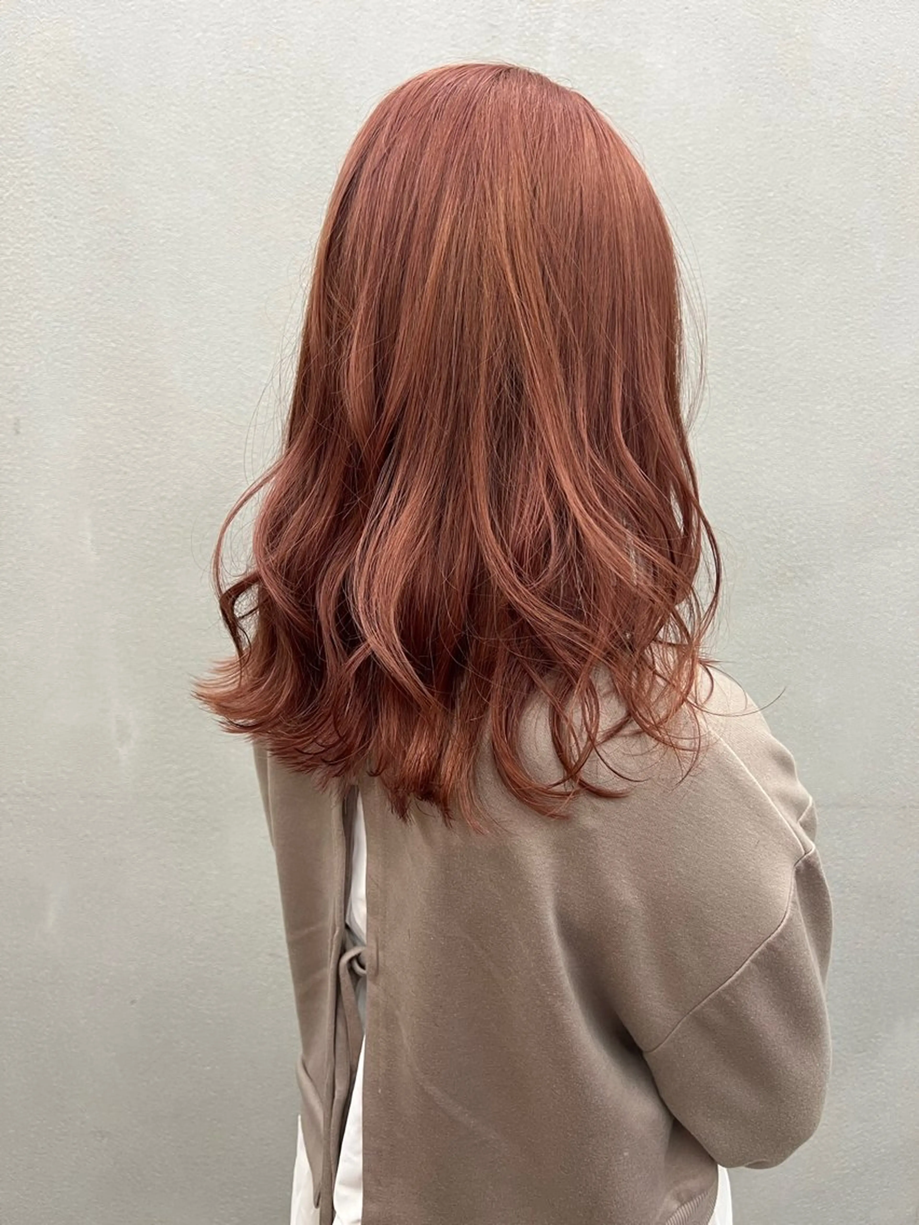 セミロング カット ヘアカラー トリートメント 亀田 泰生のヘアスタイル