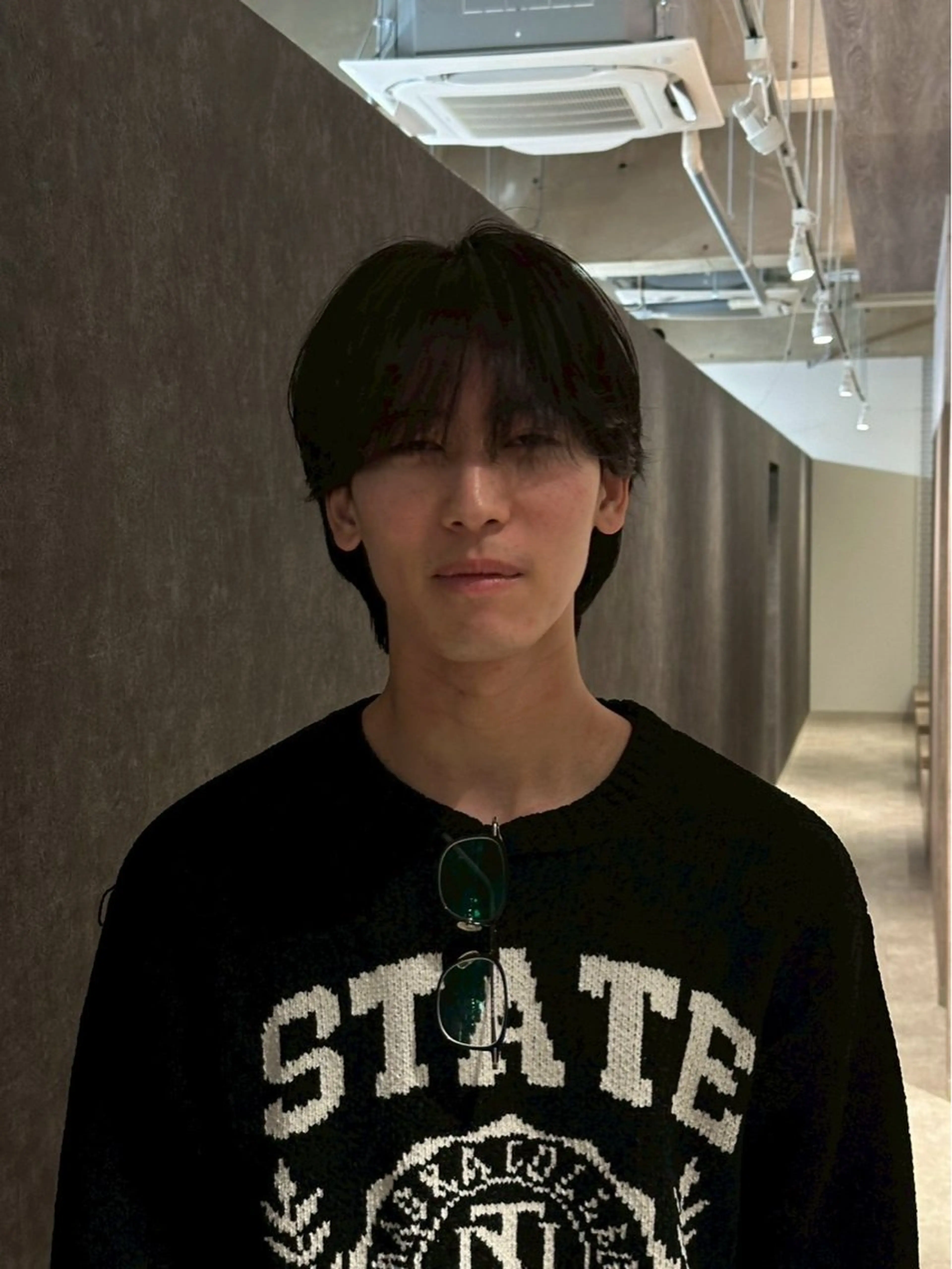 ミディアム メンズ ミディアムパーマ メンズブリーチ センターパート フェードカット フェザーパーマ カット 金山駅前/メンズ パーマ/真柄 恒輝のヘアスタイル