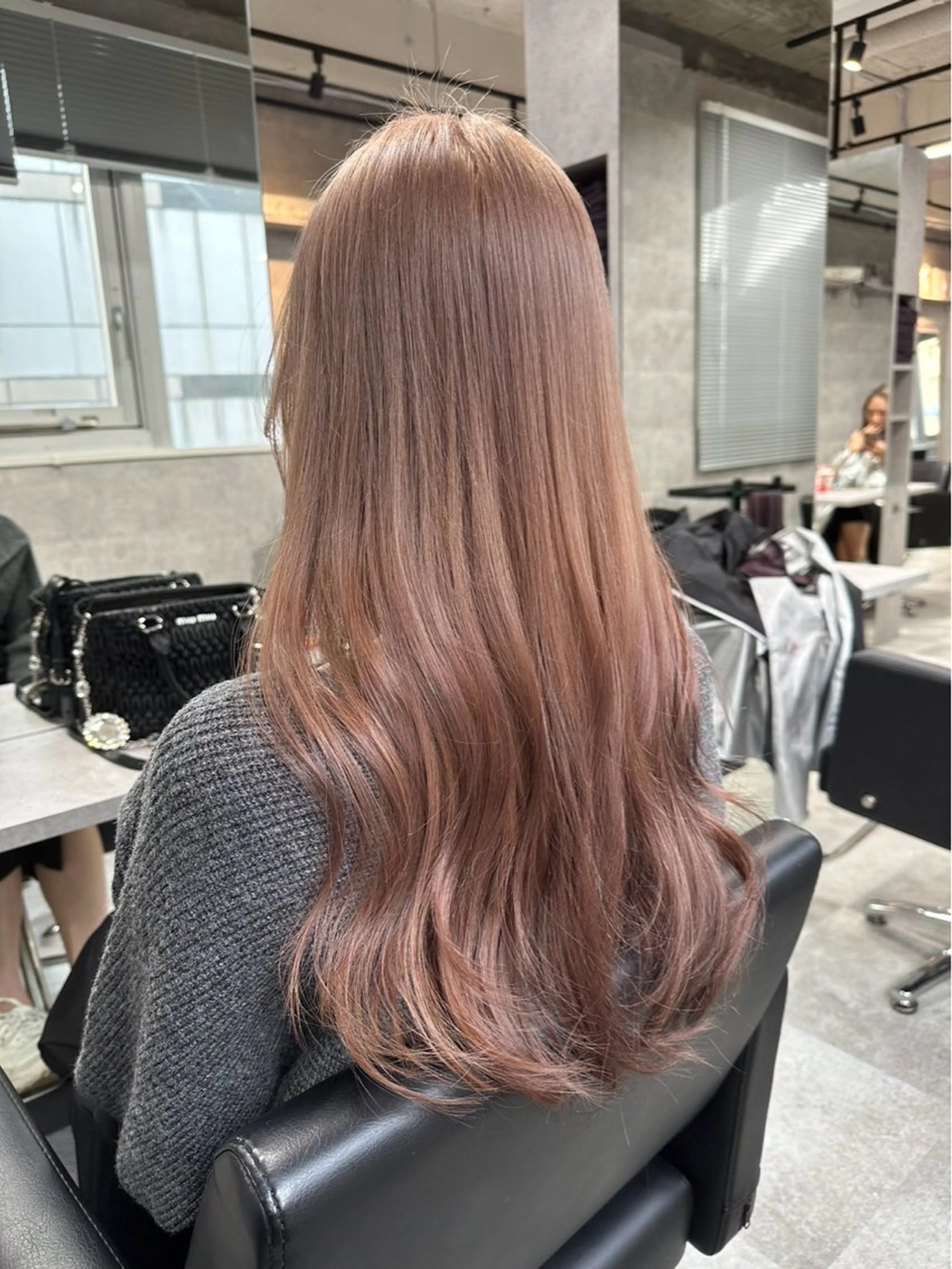 ロング カラー 川浪 ほほみのヘアスタイル