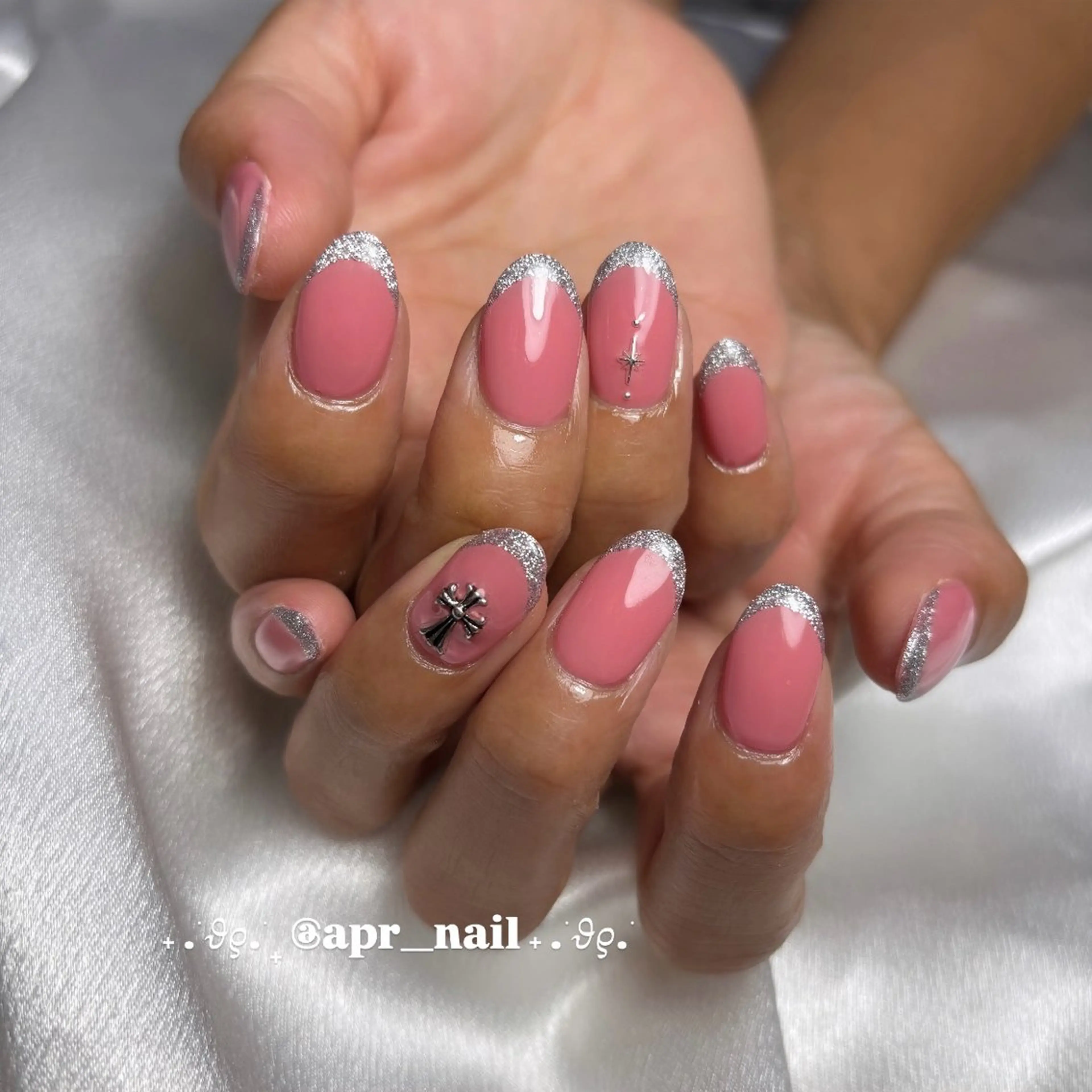 ネイル フレンチネイル ラメ(グリッター) シルバー Nailsalon apricotのネイルデザイン