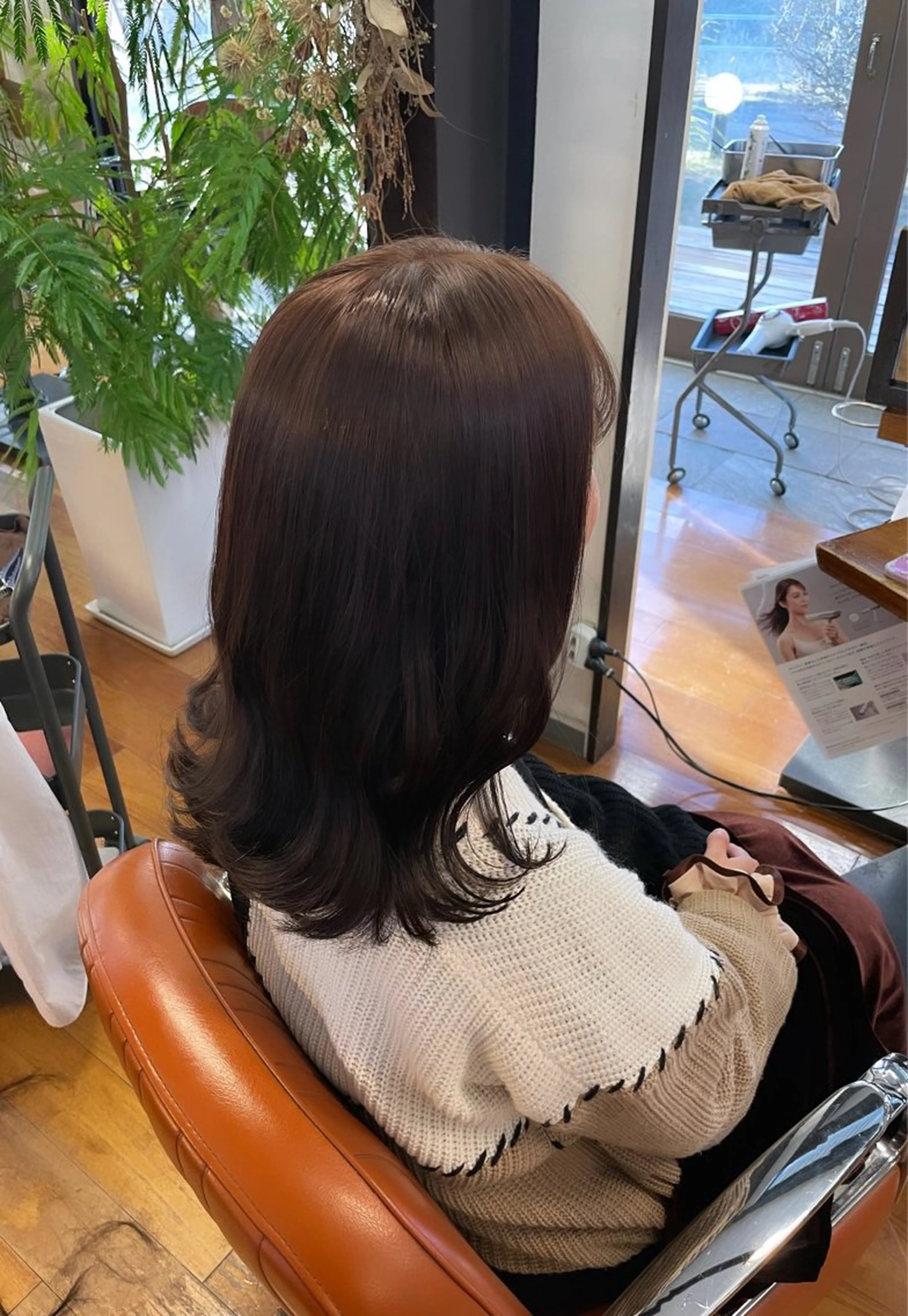 ミディアム カラー ベージュカラー ブリーチ ミルクティーベージュ ブリーチなしカラー ayaka |トレンドヘアのヘアスタイル