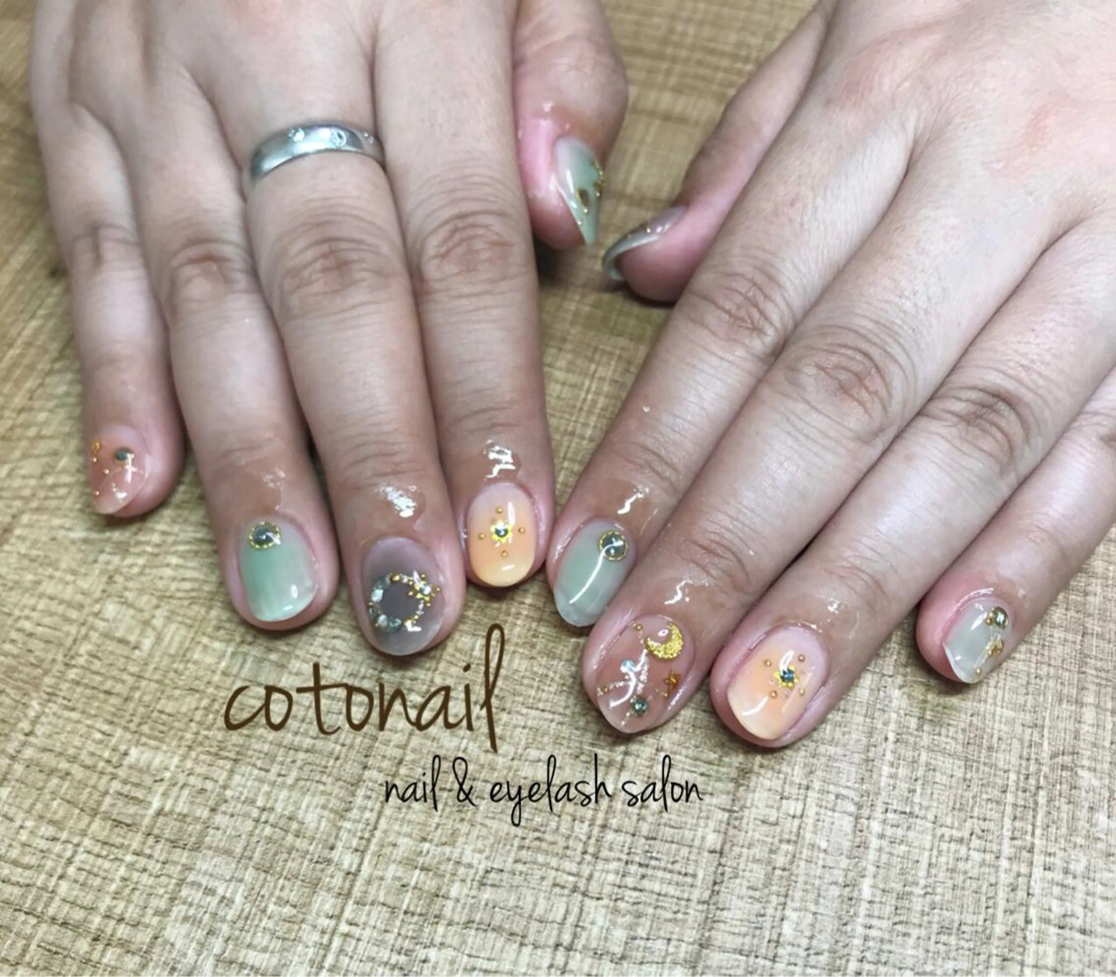 ショート ネイル アートネイル ハンドネイル ツメトマツゲ .のネイルデザイン