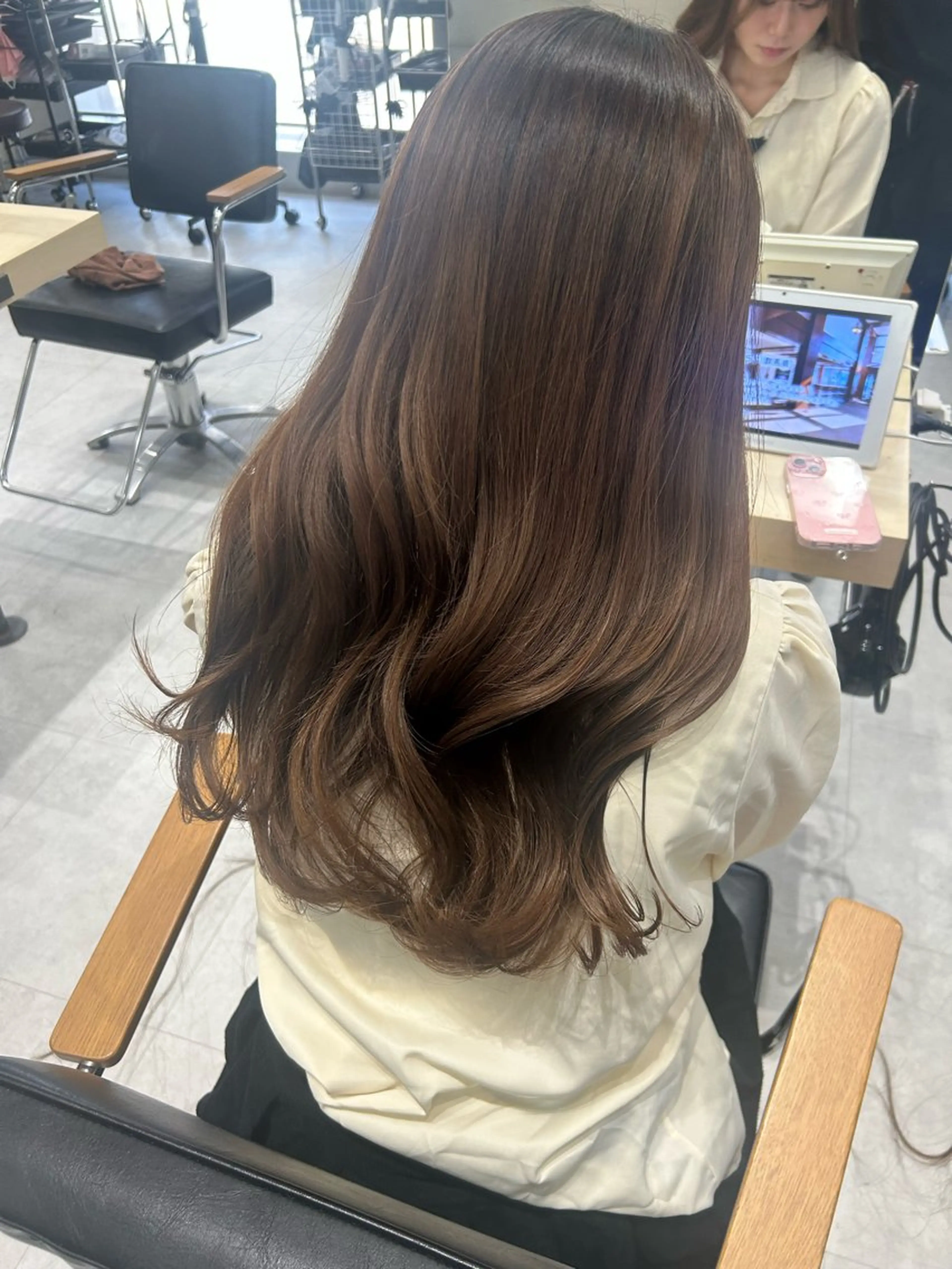ロング カット ヘアカラー 青山 遥香のヘアスタイル