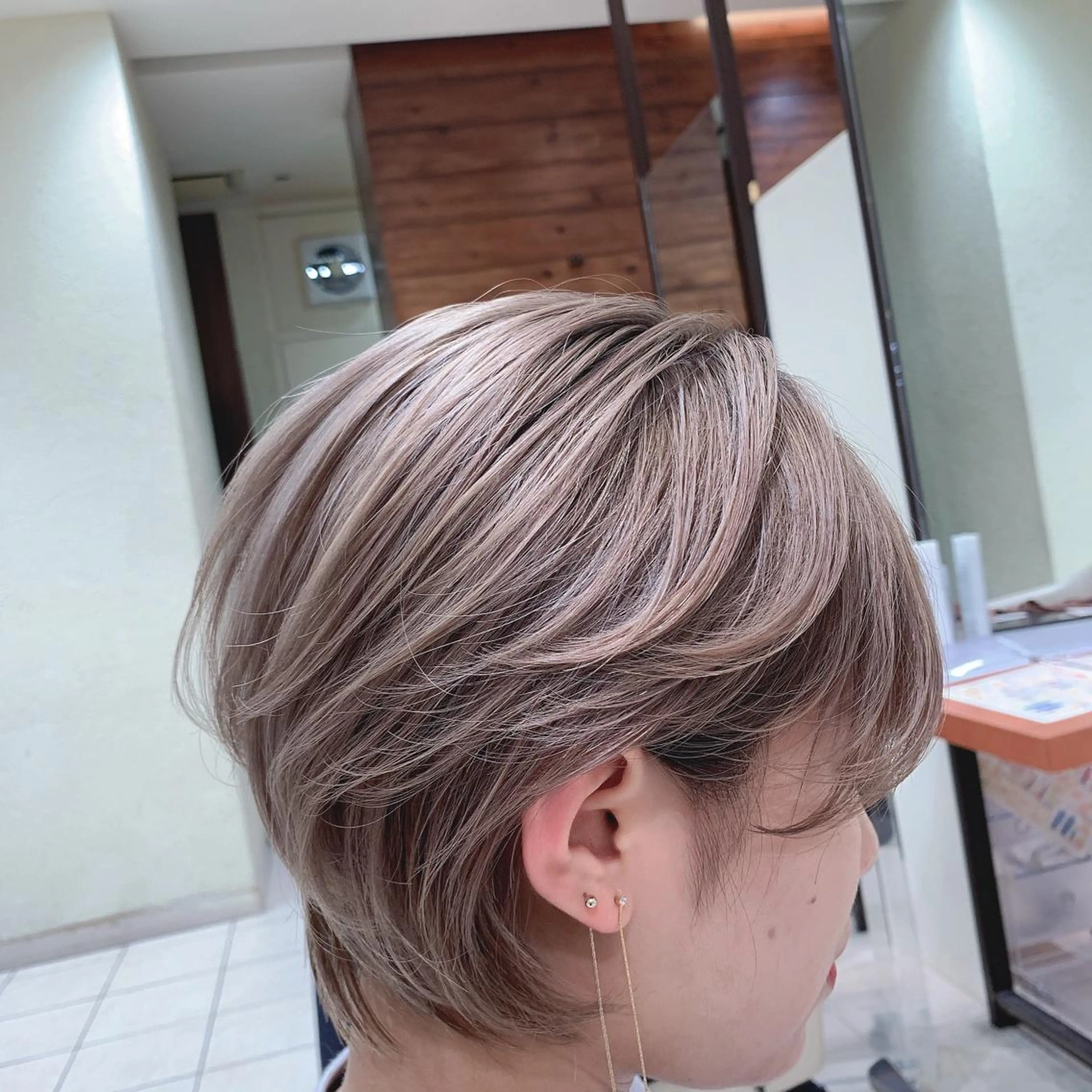 ショート MODEks eau 佐藤優志のヘアスタイル