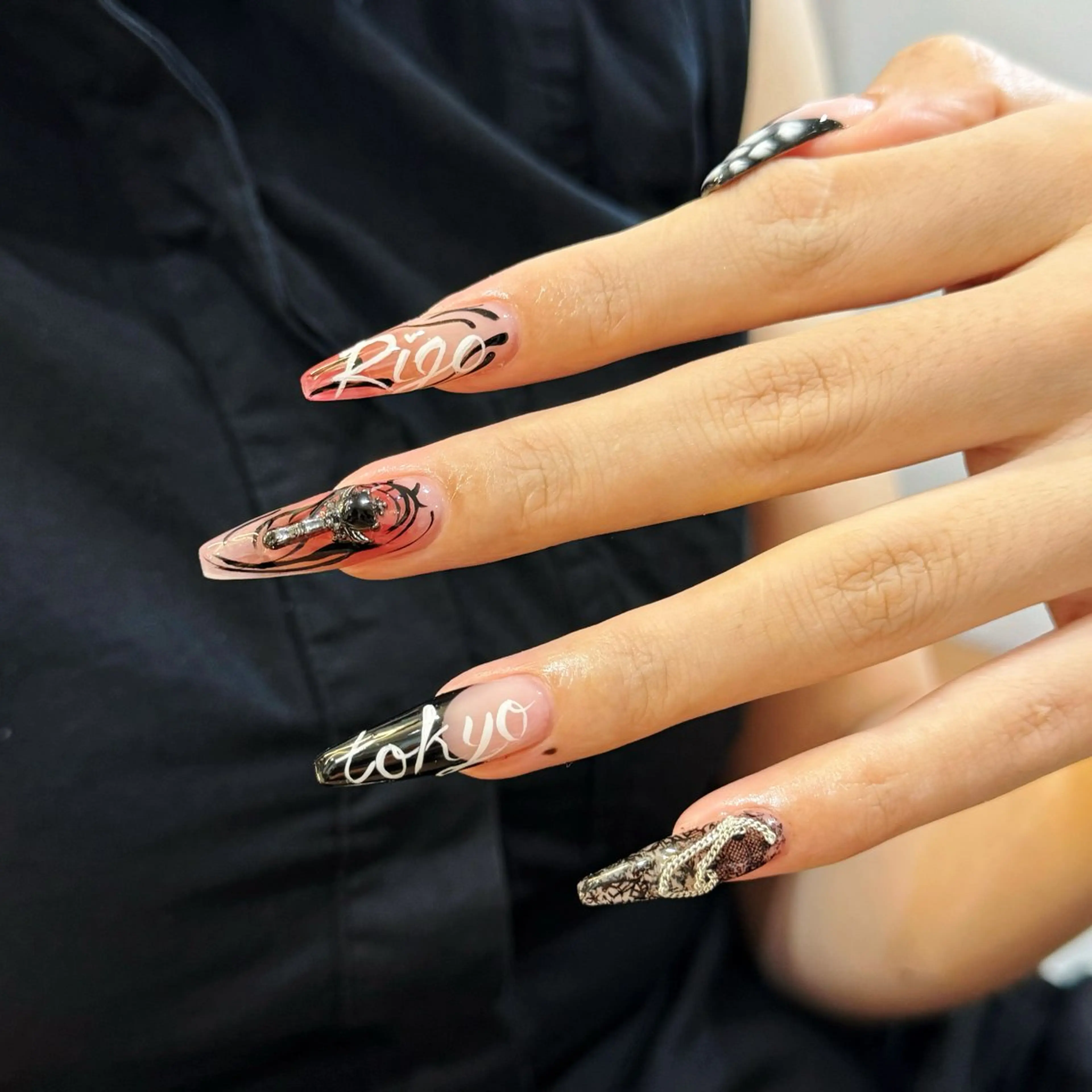 ネイル チークネイル フレンチネイル ガラスフレンチ グラデーション キラキラネイル Rin Nail 新大久保店のネイルデザイン