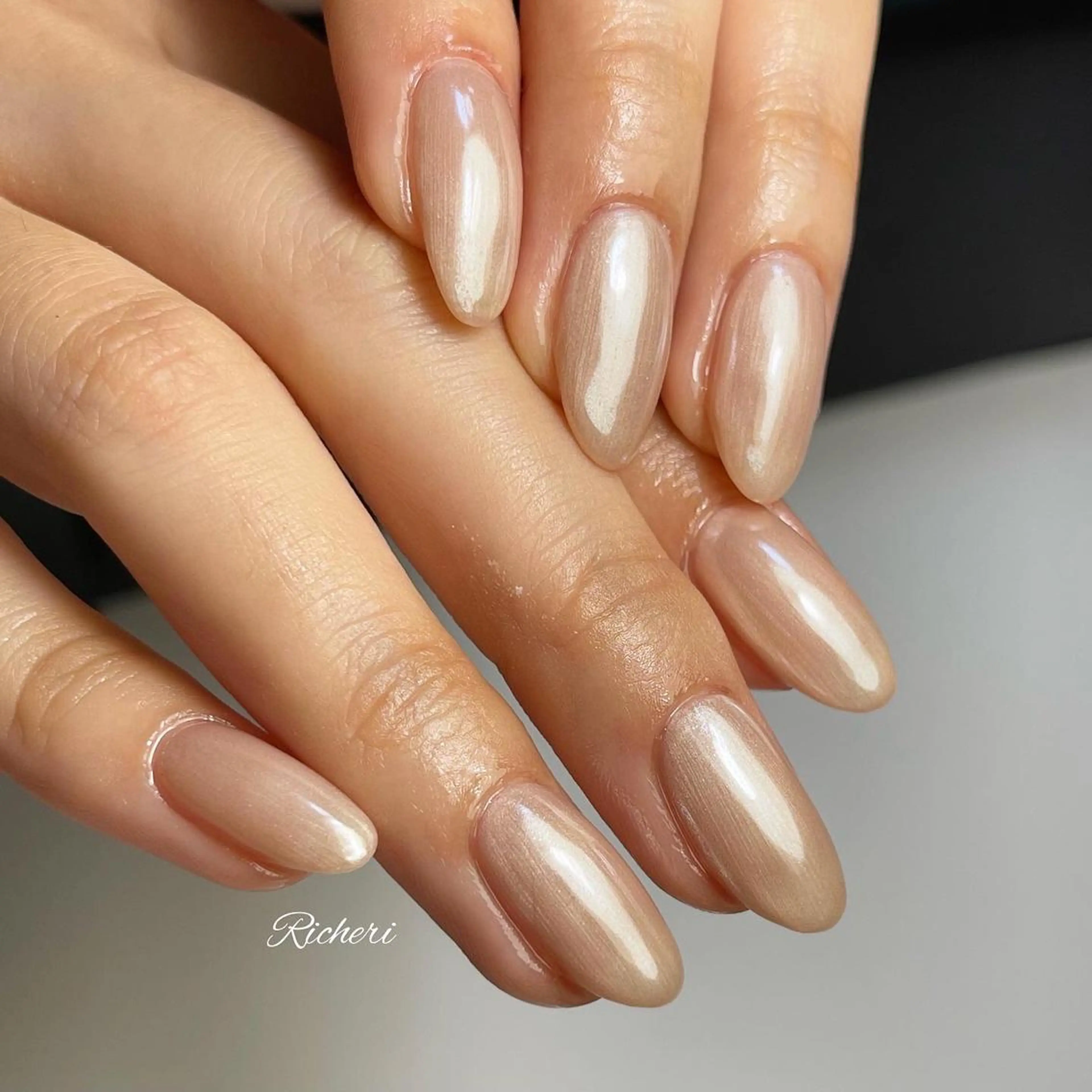 ミディアム ネイル 韓国風ヘア アートネイル ジェルネイル グラデーション キラキラネイル richeri beautyのエステ・リラクイメージ