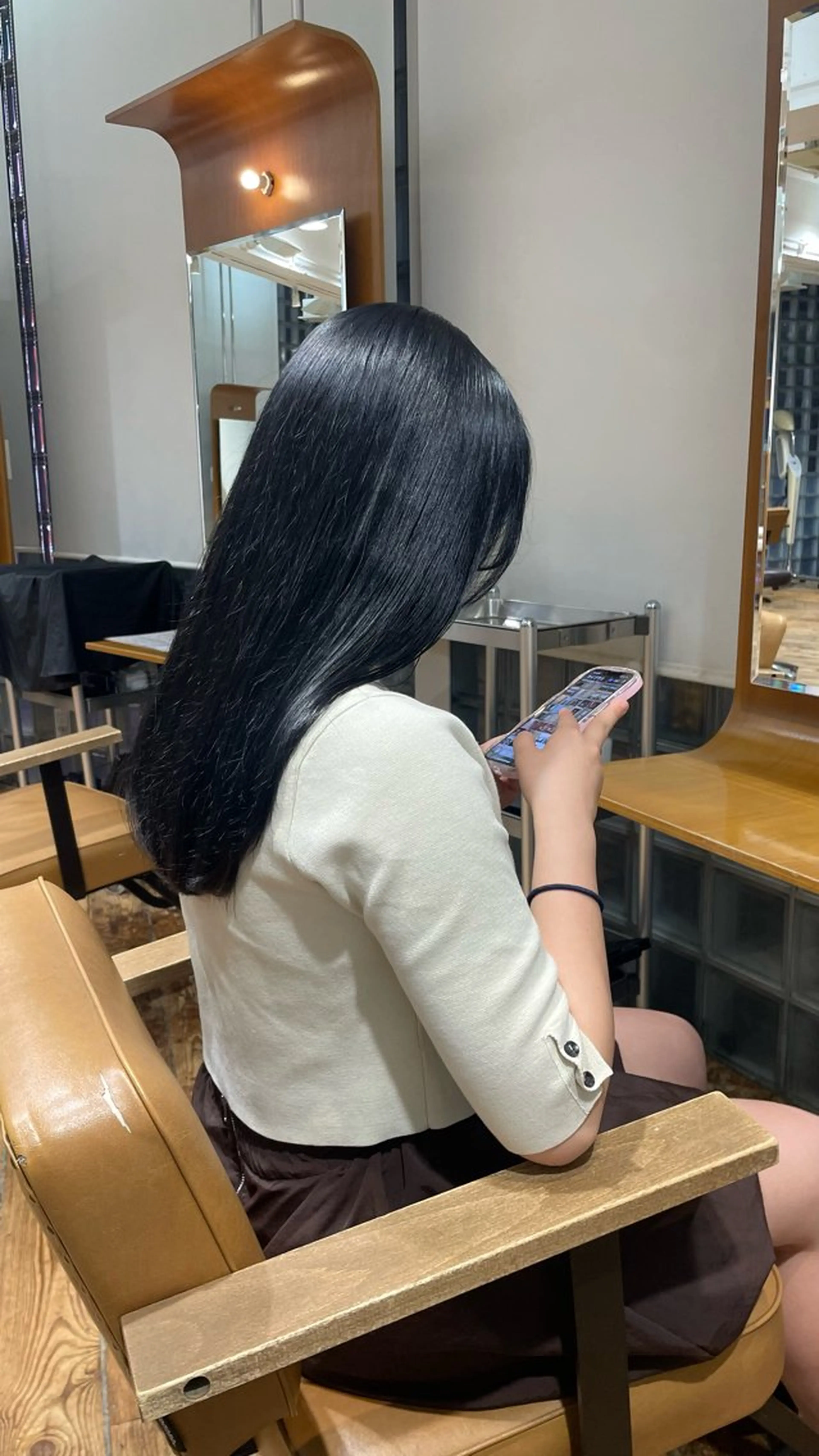 【ブリーチなし寒色カラー】透明感ワンカラー✨🥣+Aujua treatment🧴の写真