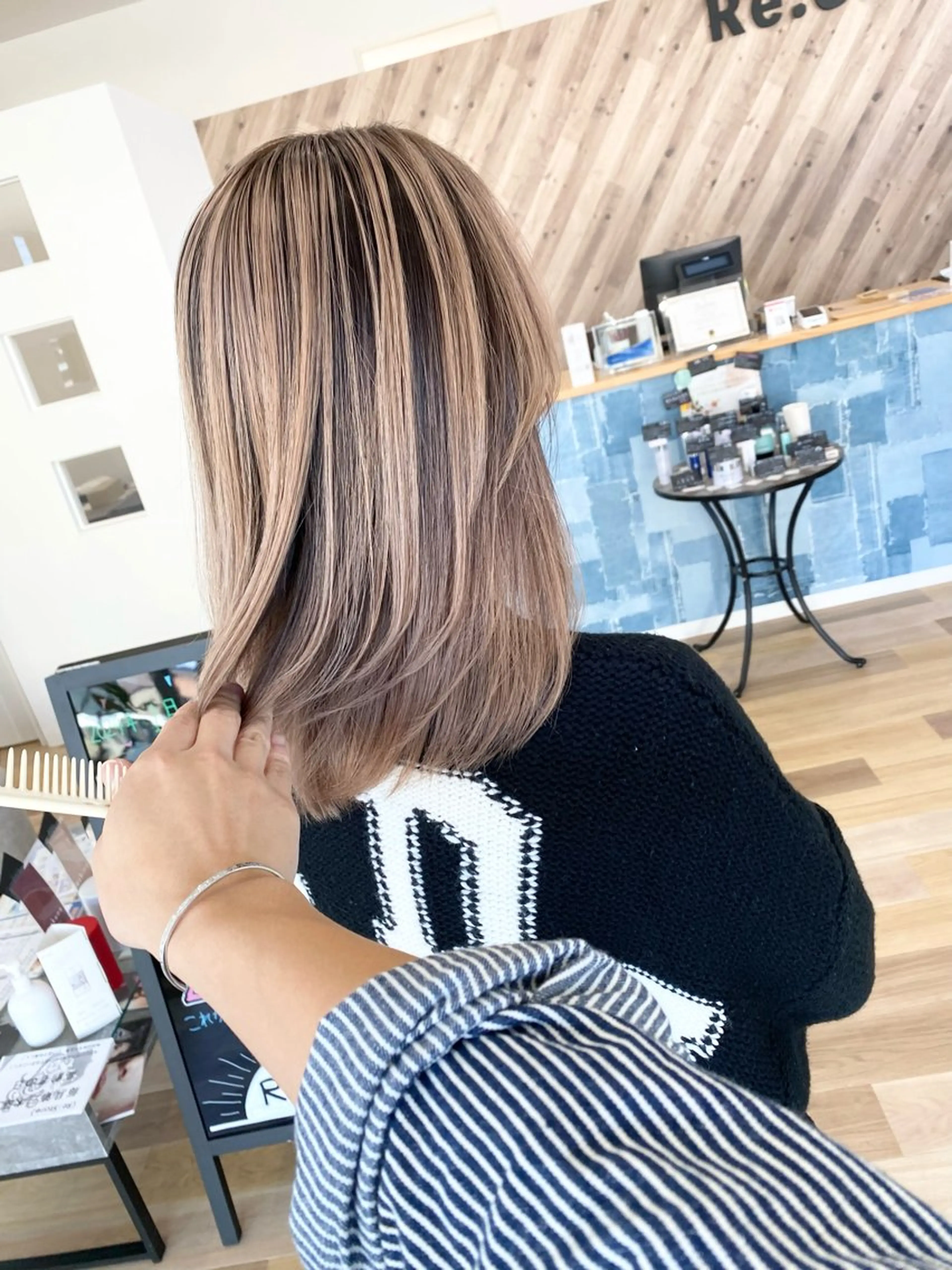 セミロング LAFRE （ラフリ）所属・ケアブリーチ 黒瀬有汰のヘアスタイル