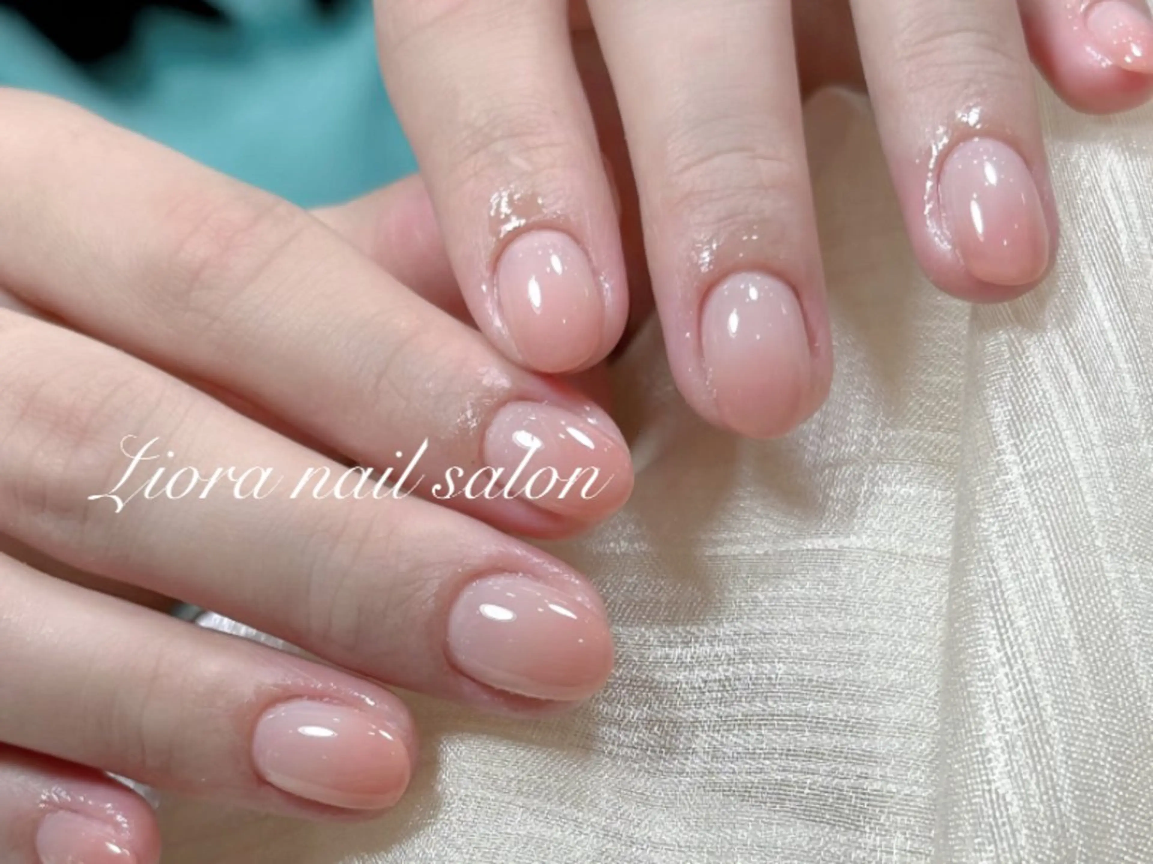ネイル フレンチネイル ジェルネイル ガーリー グラデーション キラキラネイル ハンドネイル Liora nail 1のネイルデザイン