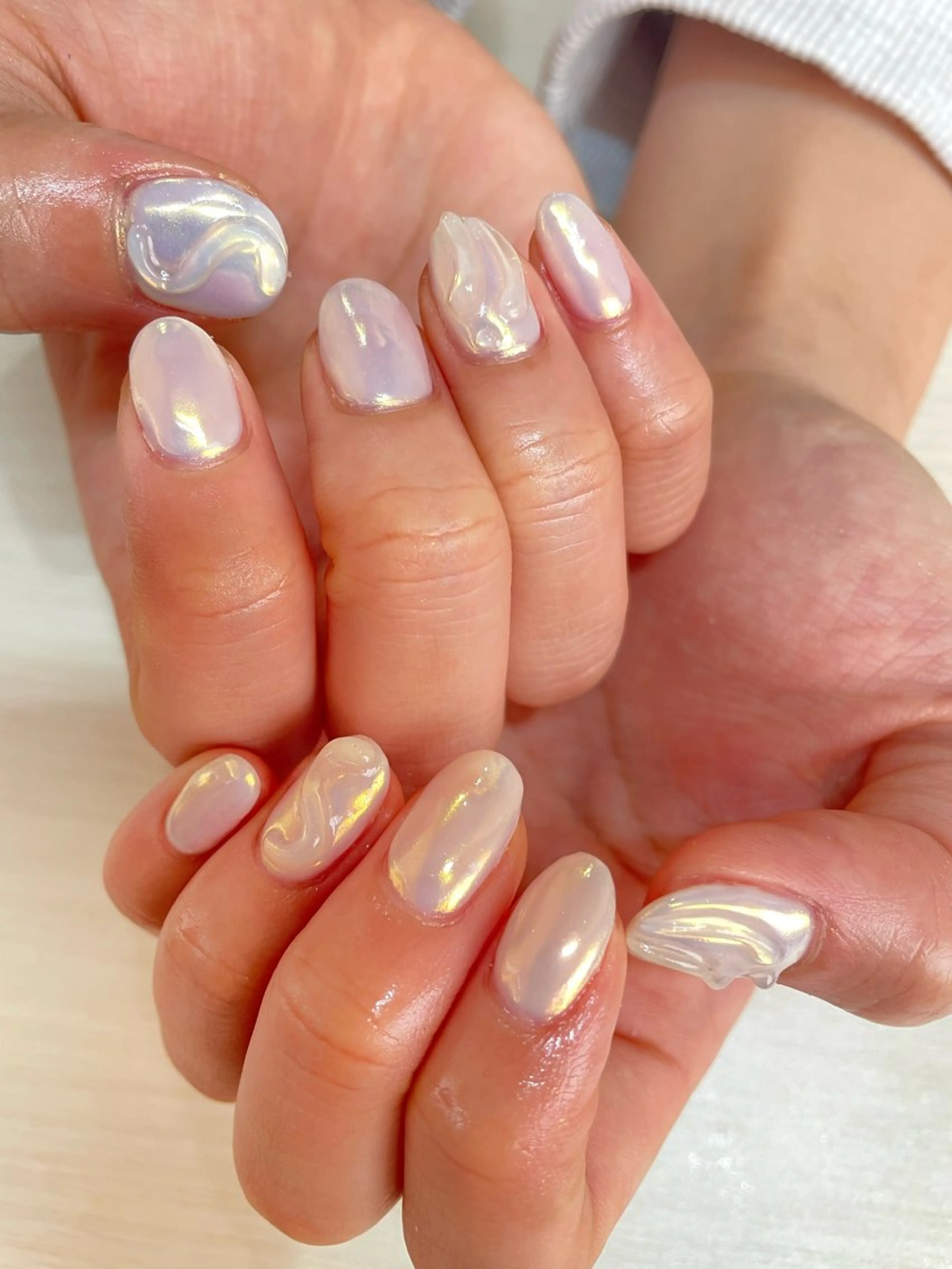 ネイル アートネイル オーロラネイル ミラーネイル ホワイト ハンドネイル Beautiful Meかえでのネイルデザイン