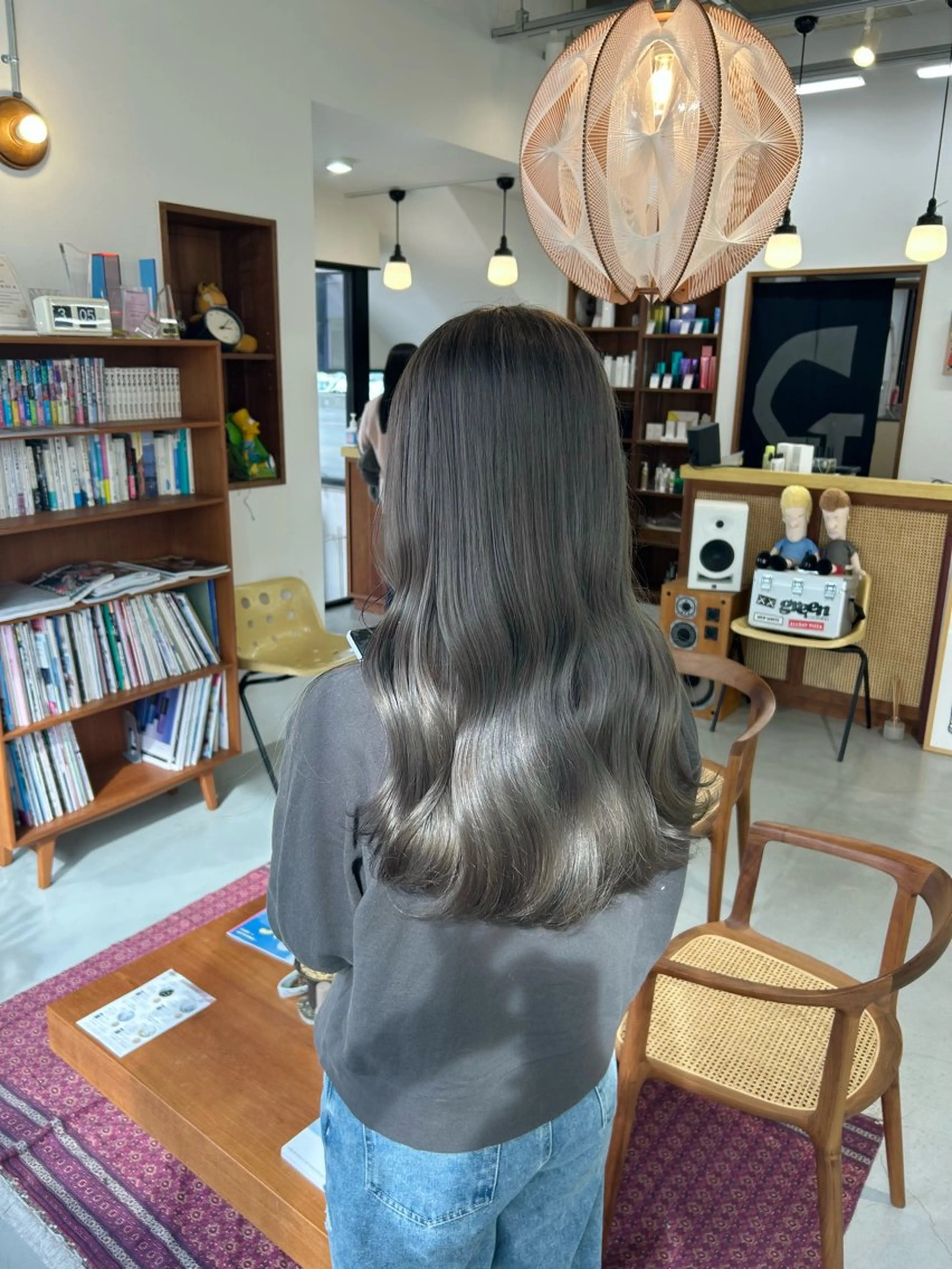 カラー ブリーチ 藤原 あかりのヘアスタイル