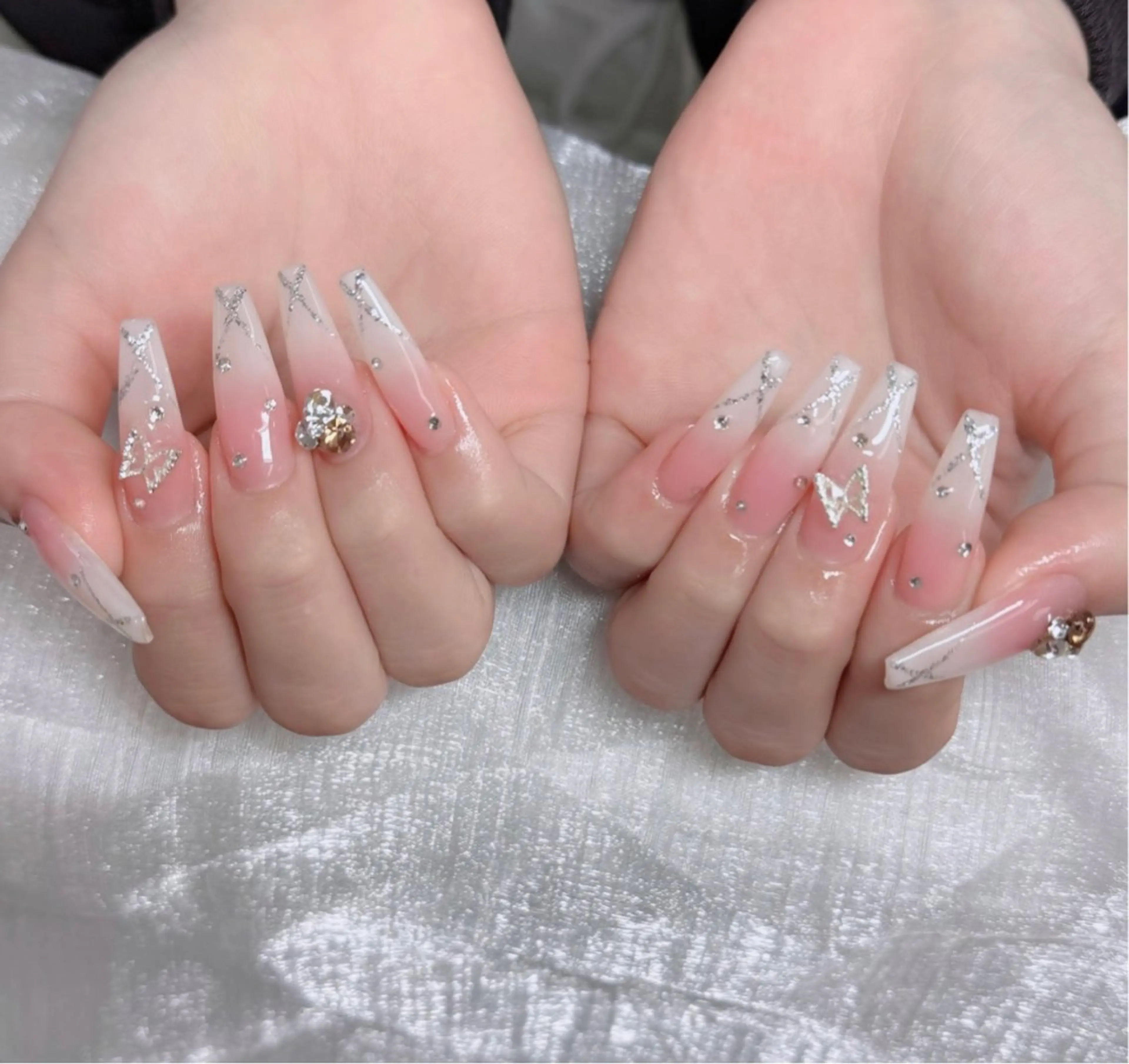 ネイル オーロラネイル フレンチネイル ジェルネイル ハロウィン キラキラネイル ハンドネイル H.baby Nail Salonのネイルデザイン