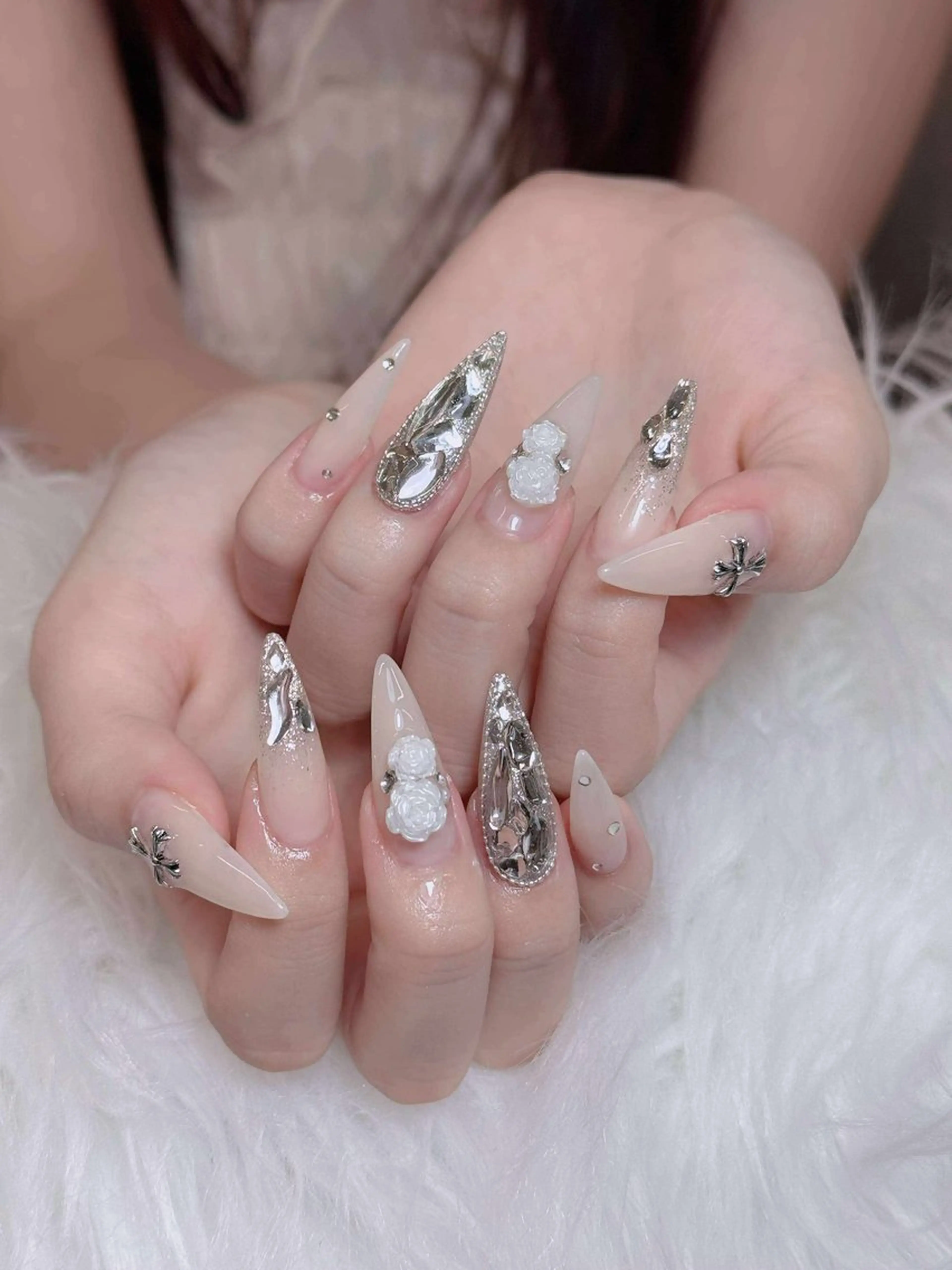 ネイル オーロラネイル チークネイル フットネイル フレンチネイル 韓国ネイル ハンドネイル Lumi Nail 新大久保3‘のネイルデザイン