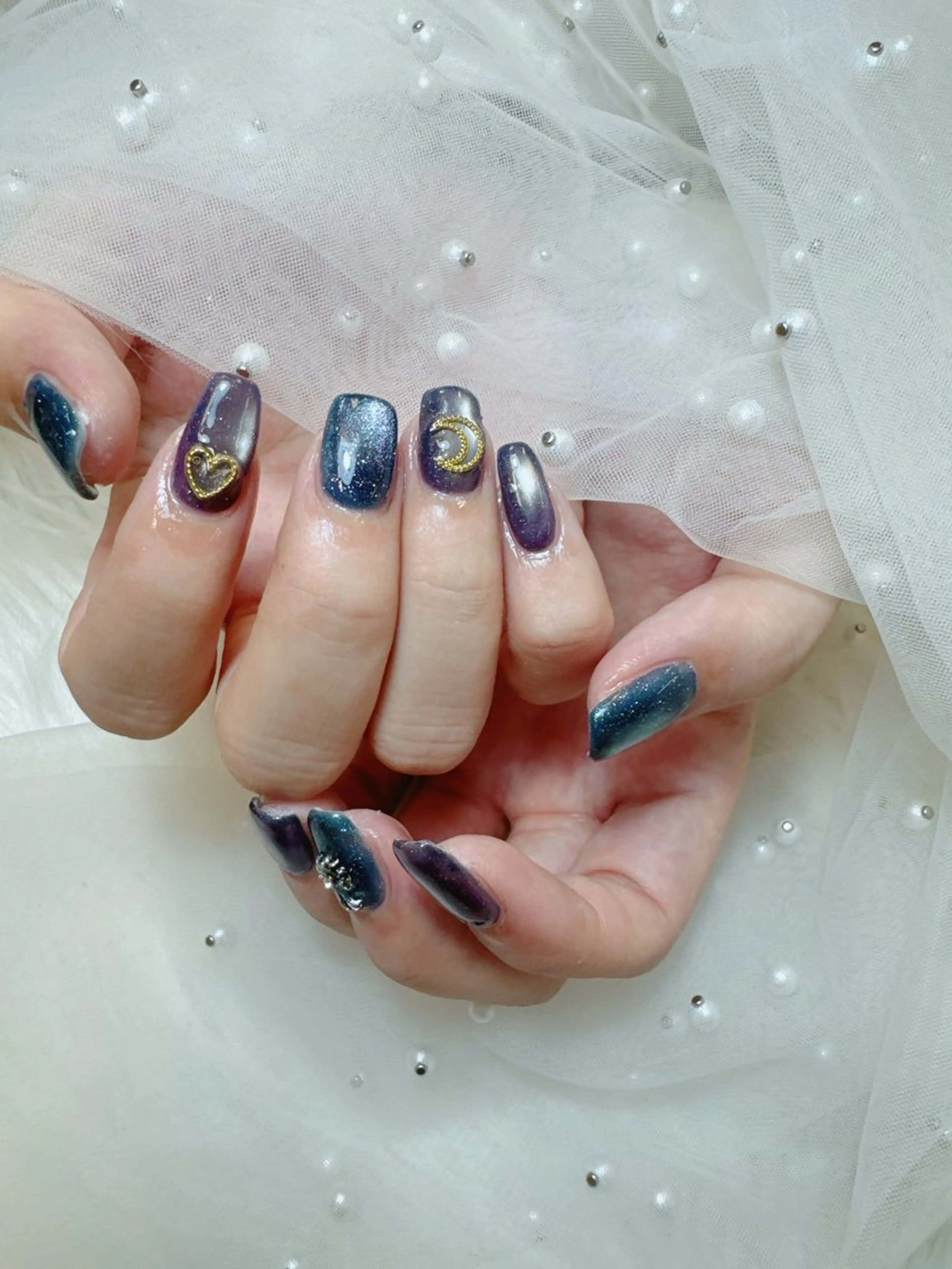 ネイル 成人式 フレンチネイル ジェルネイル ガラスフレンチ ハート ハンドネイル クイーンズネイル銀座所属・Queeens nailのネイルデザイン