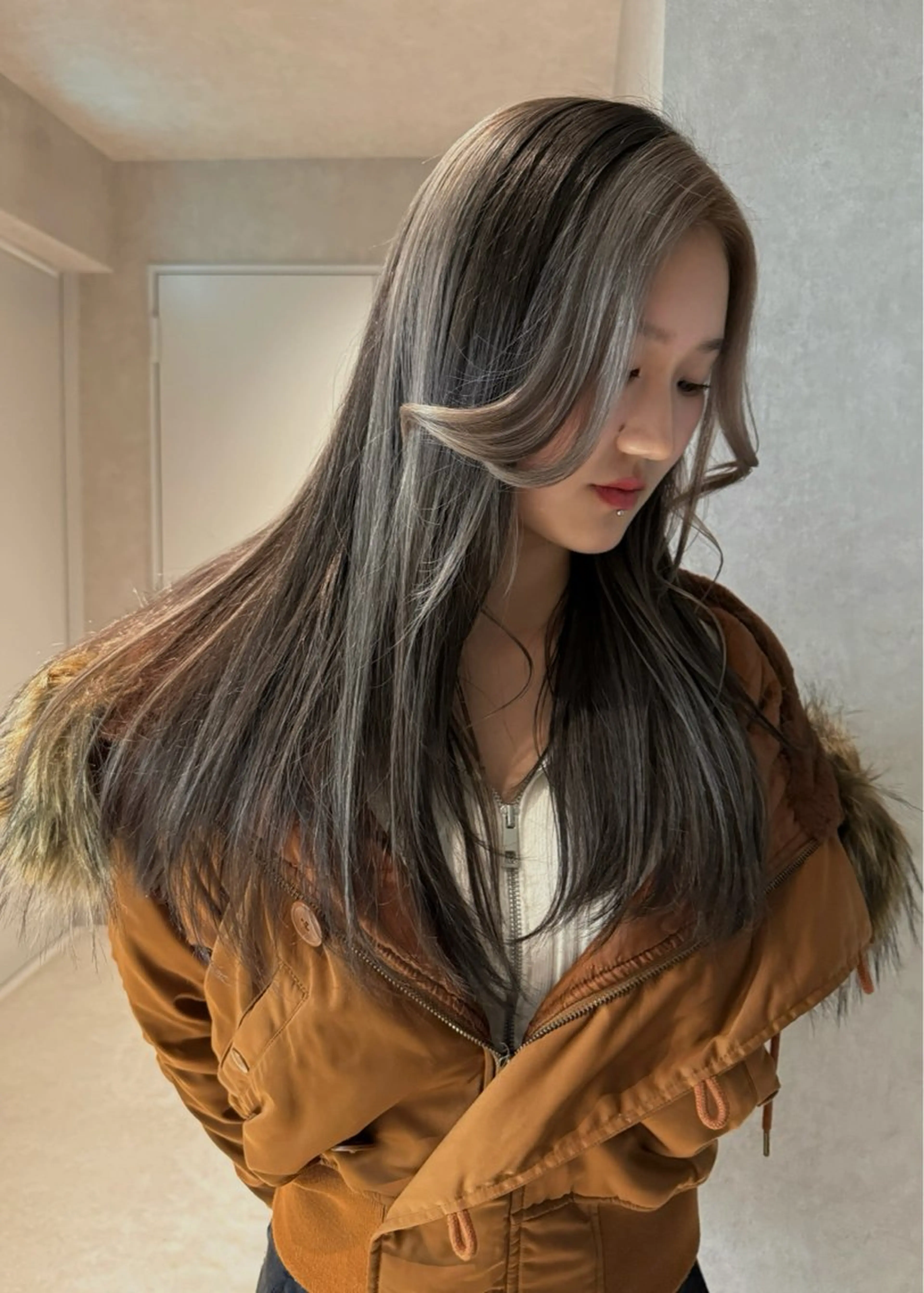 セミロング カラー デザインカラー ヘアカラー 栄/ミルクティー/ ベージュ/リホナ🧸のヘアスタイル