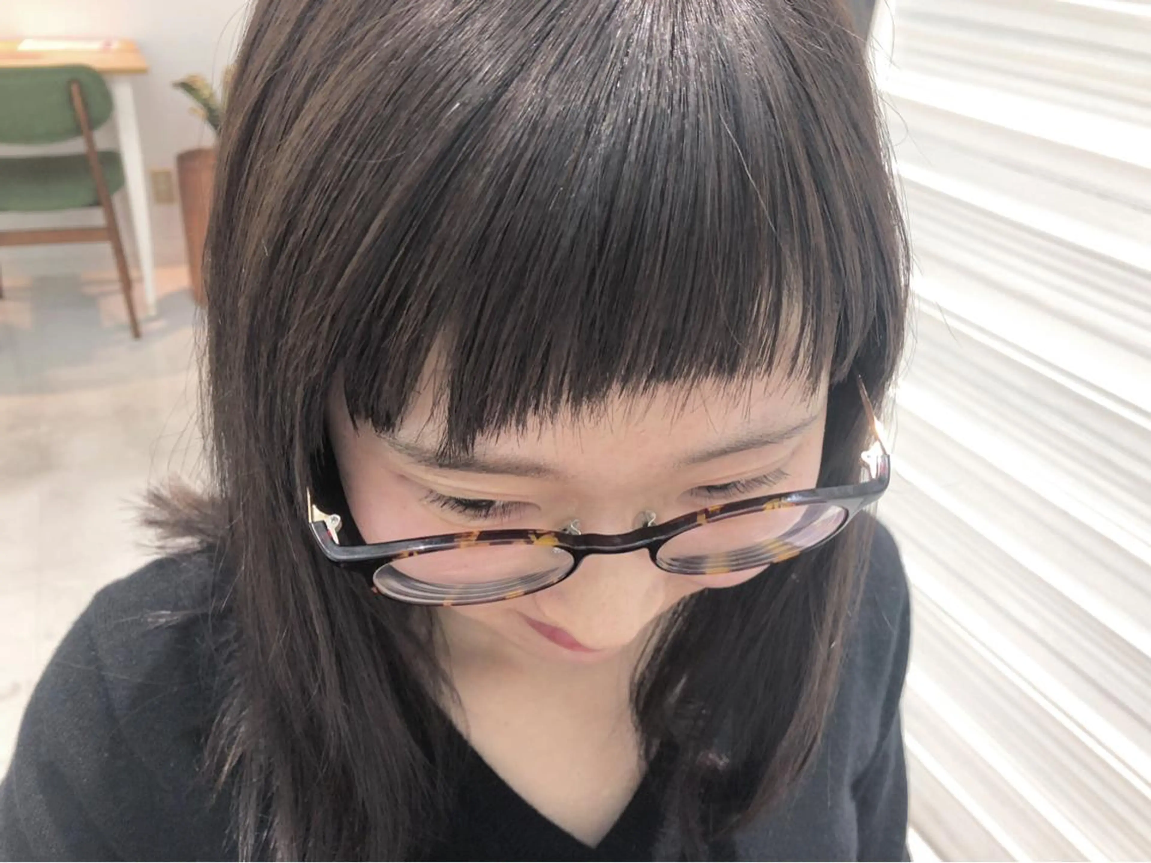 セミロング カラー カット ヘッドスパ 本山 くせ毛のカット 尾島光季のヘアスタイル