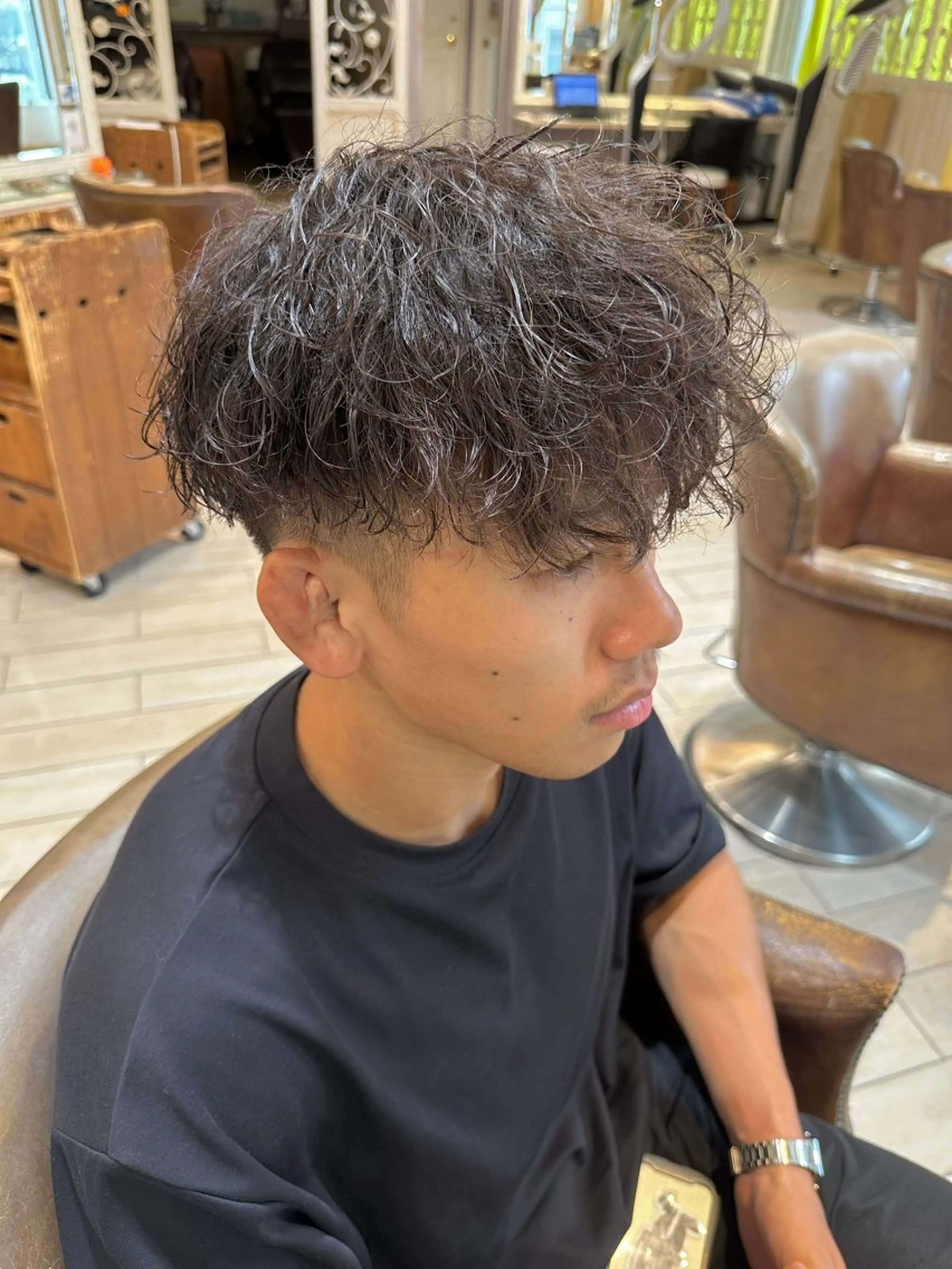 パーマ メンズ センターパート フェードカット フェザーパーマ マッシュ メンズパーマ カット パーマ 増渕 駿介のヘアスタイル