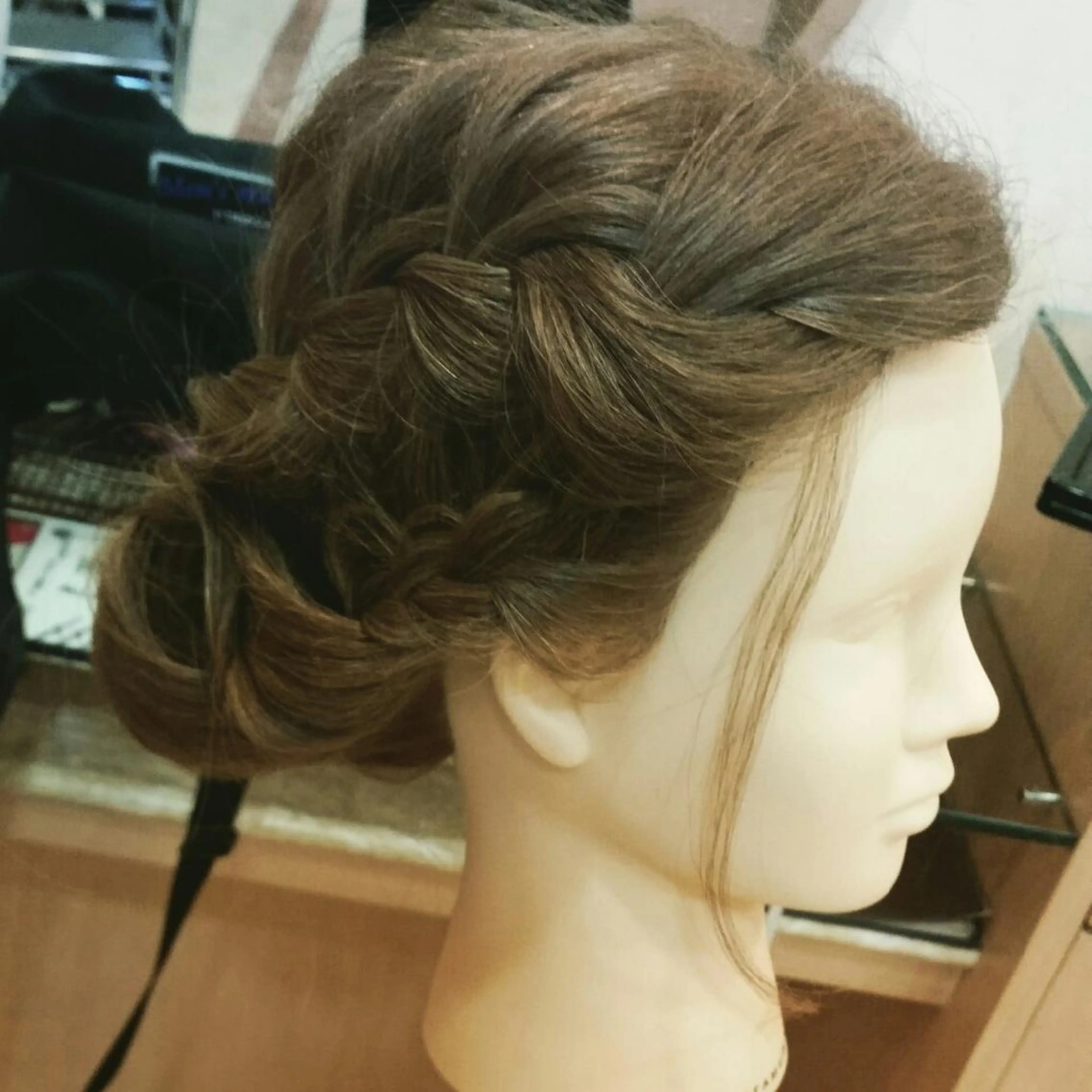 ヘアアレンジ EMANON名古屋所属・美谷添(ミヤゾエ) まどか大人ヘアサロンのヘアスタイル