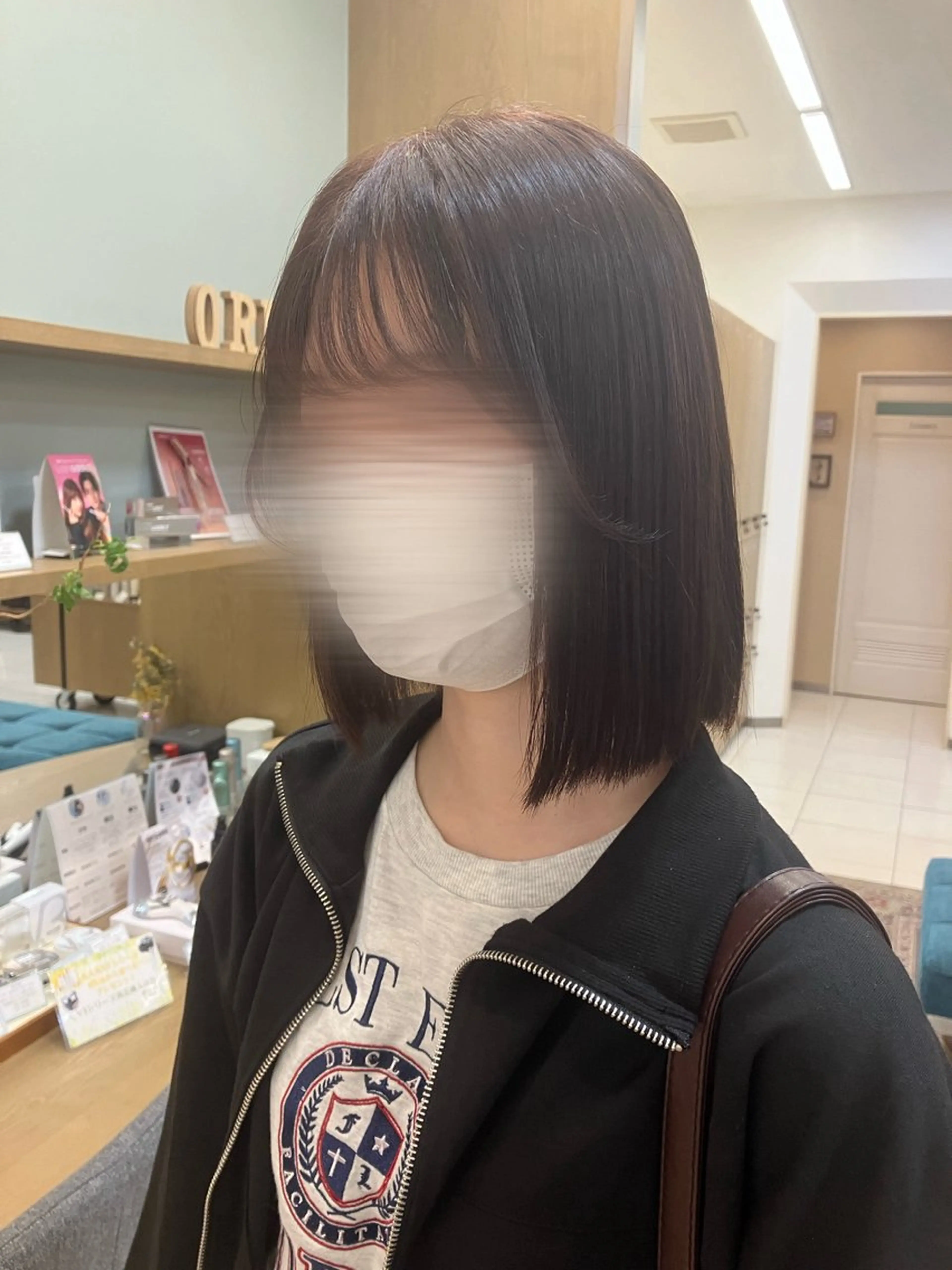 ショート カラー 新美 木乃美のヘアスタイル