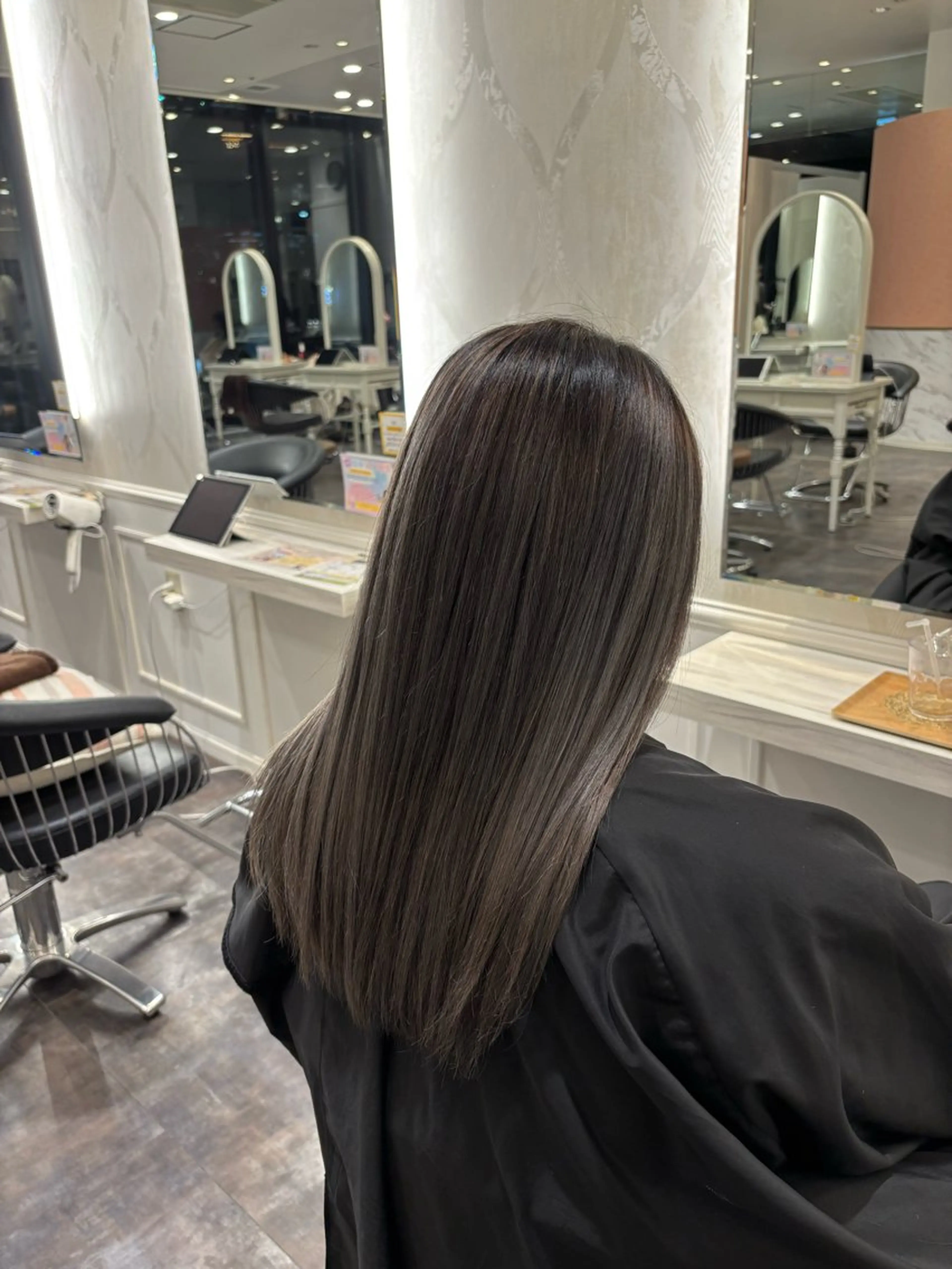 カラー バレイヤージュ 🌟心斎橋レイヤー 艶ハイトーン/ウルフのヘアスタイル