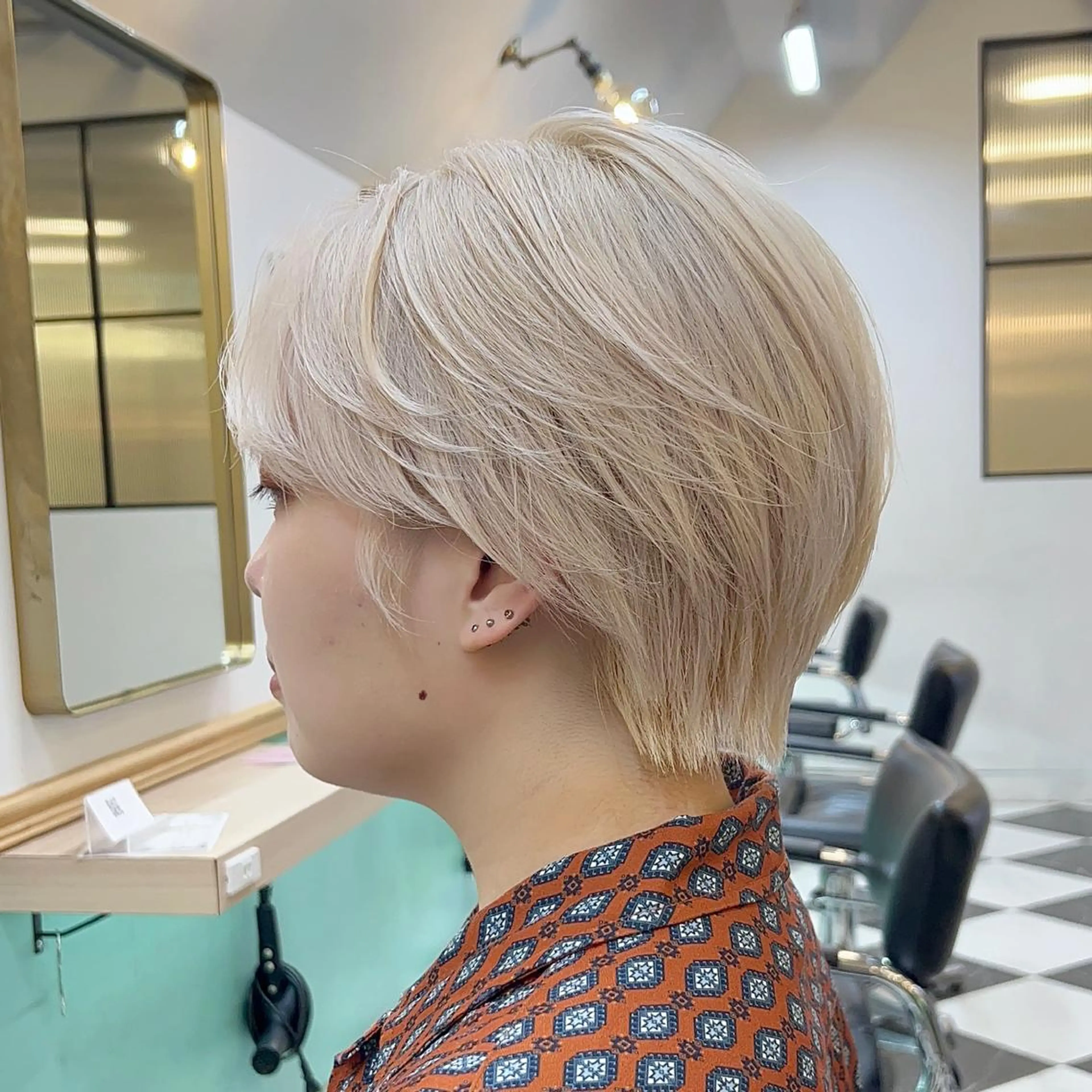 ショート カラー ブリーチ ヘアカラー トリートメント ☕️ベージュカラー 内藤光哉☕️のヘアスタイル