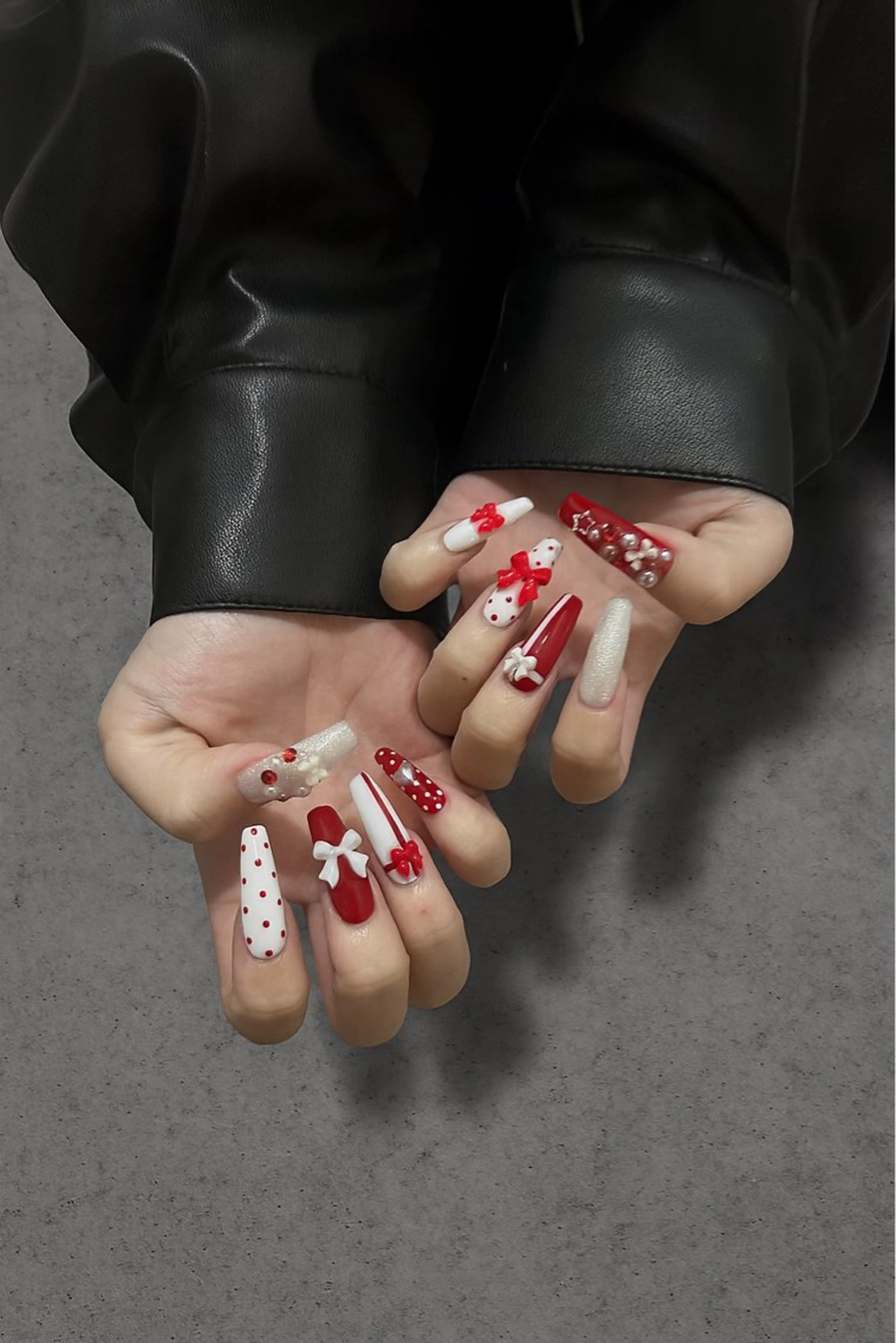 ネイル ハンドネイル キラキラオメメ みずなのネイルデザイン