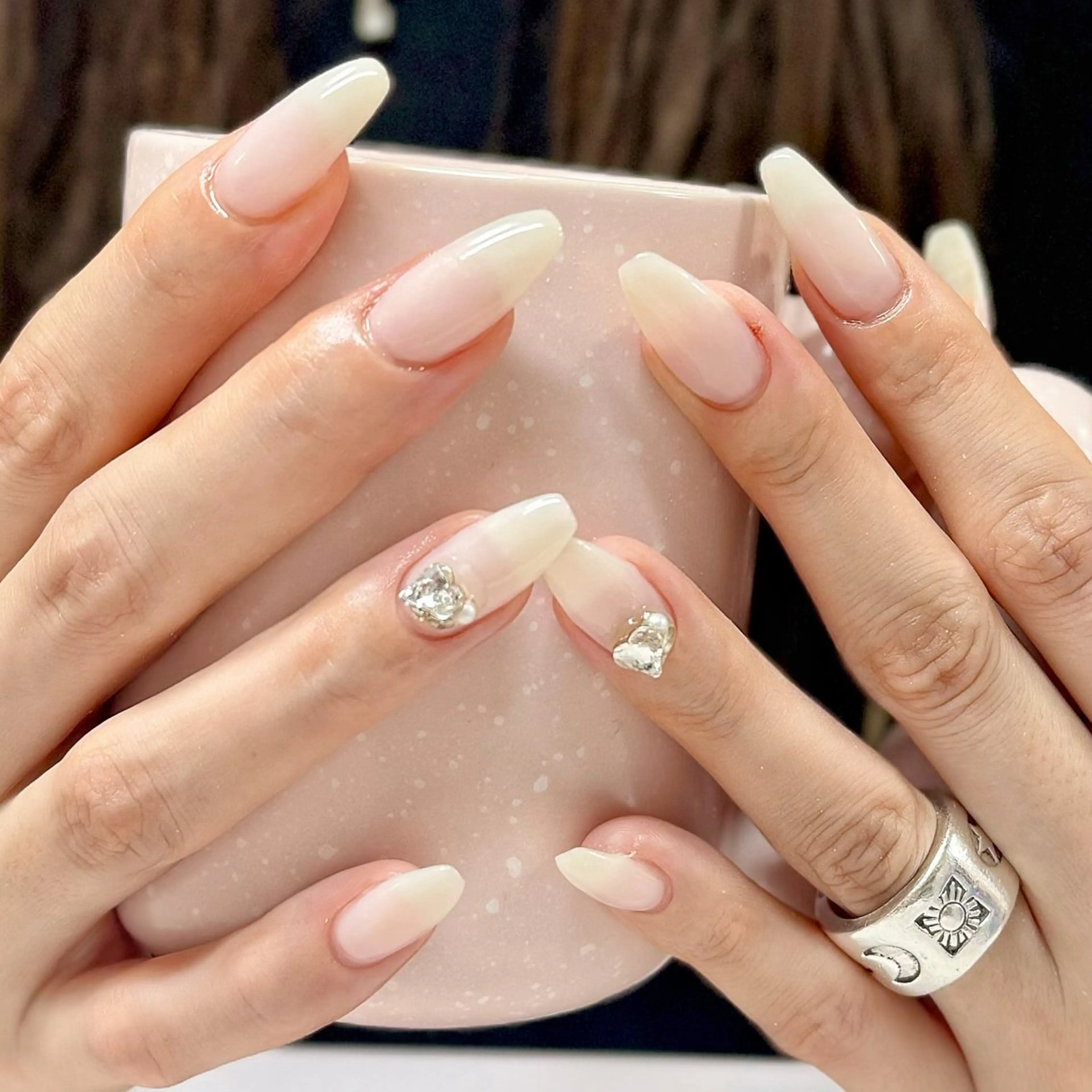 オフあり❤️ワンカラーorラメグラ➕パーツ2個の写真