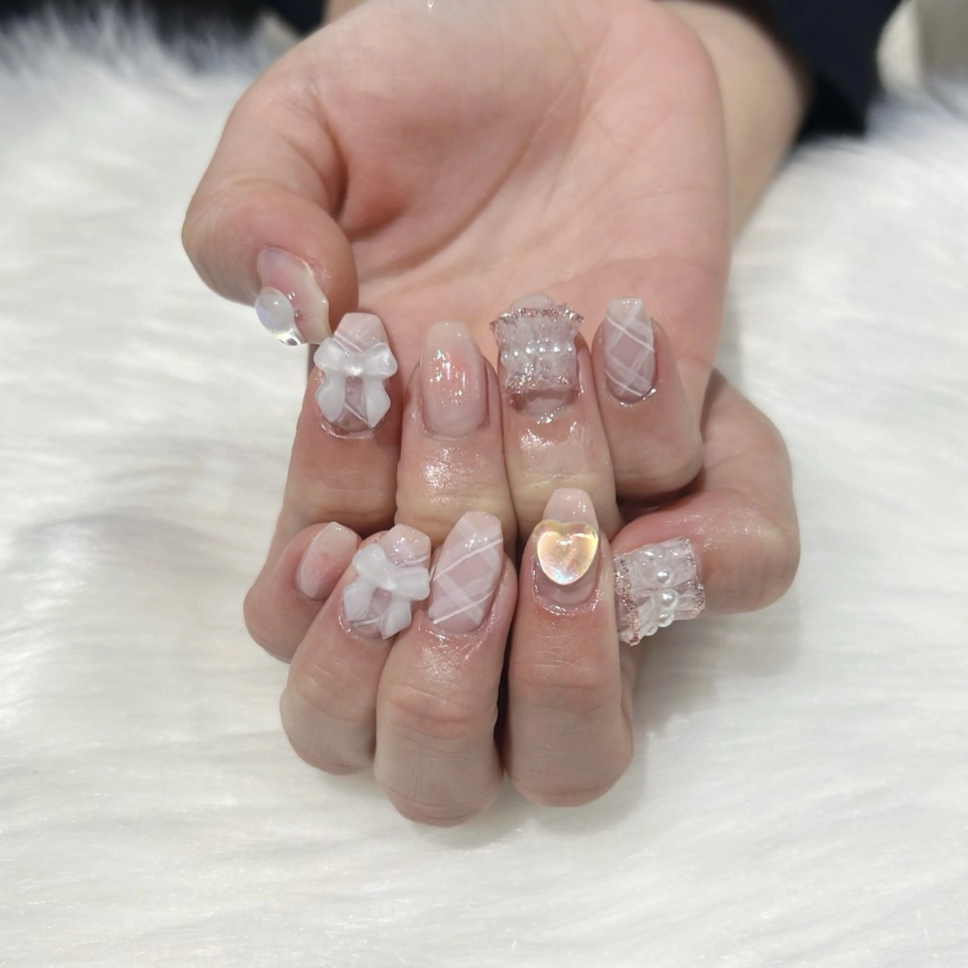 ネイル チークネイル ガーリー ハート ピンク リボン ハンドネイル ぷりゅねる 心斎橋のネイルデザイン