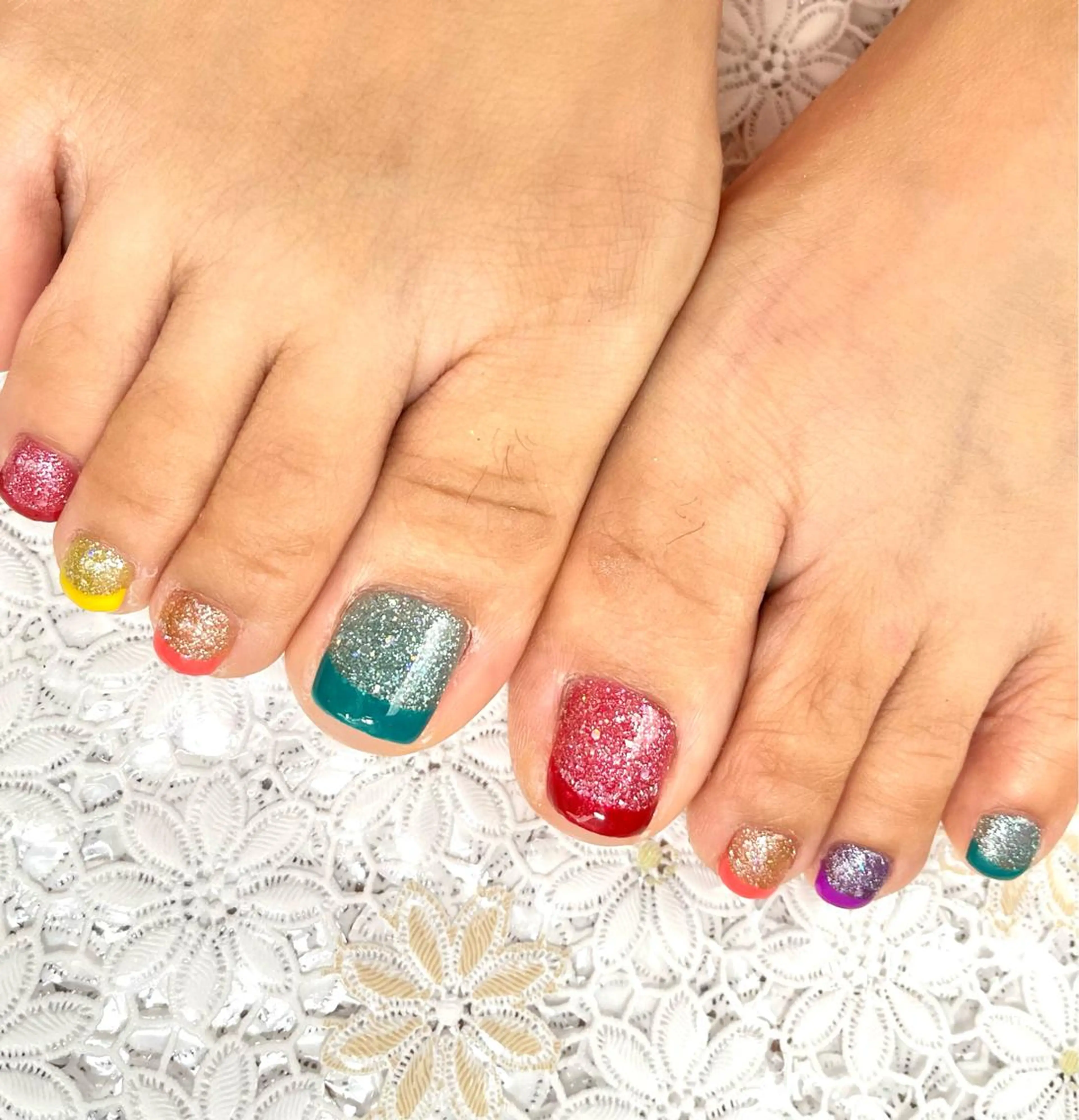 ネイル フットネイル フレンチネイル ジェルネイル 韓国ネイル ラメ(グリッター) フットネイル nails' it...のネイルデザイン