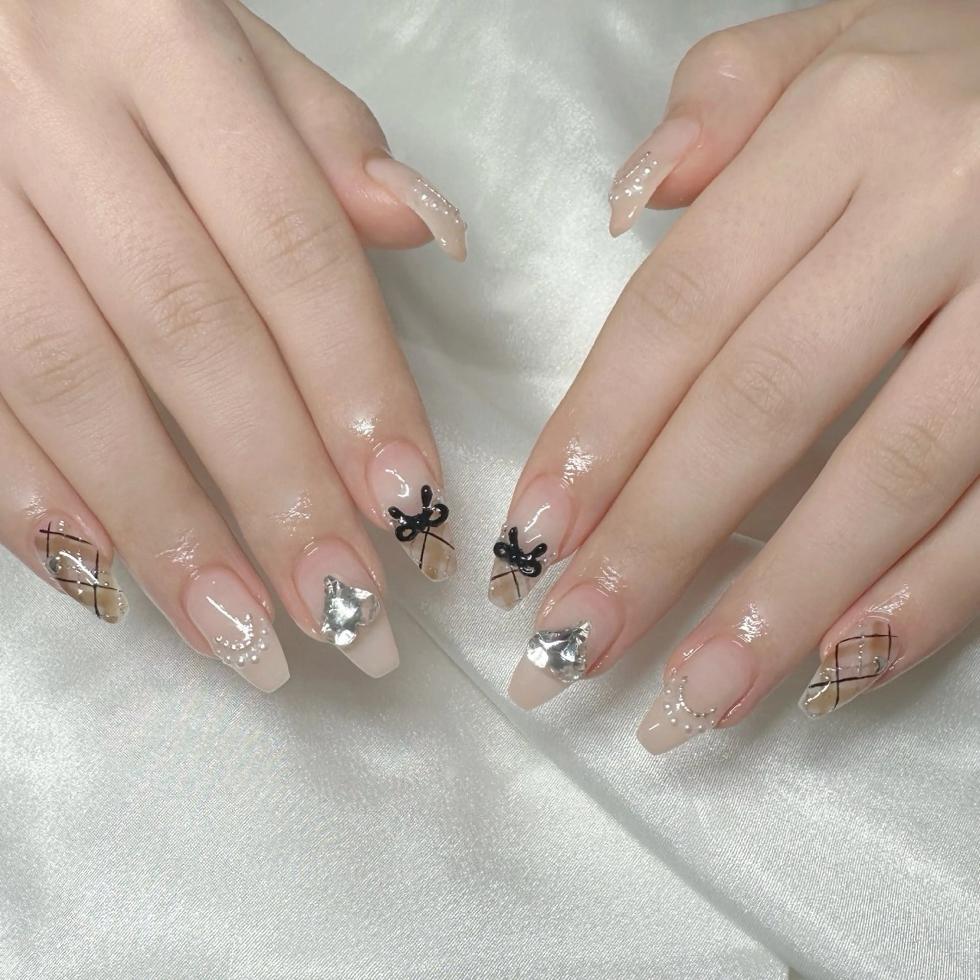 ネイル ガーリー ハート 韓国ネイル リボン バレンタイン ハンドネイル L'oeillet所属・L'oeillet HIBIKIのネイルデザイン