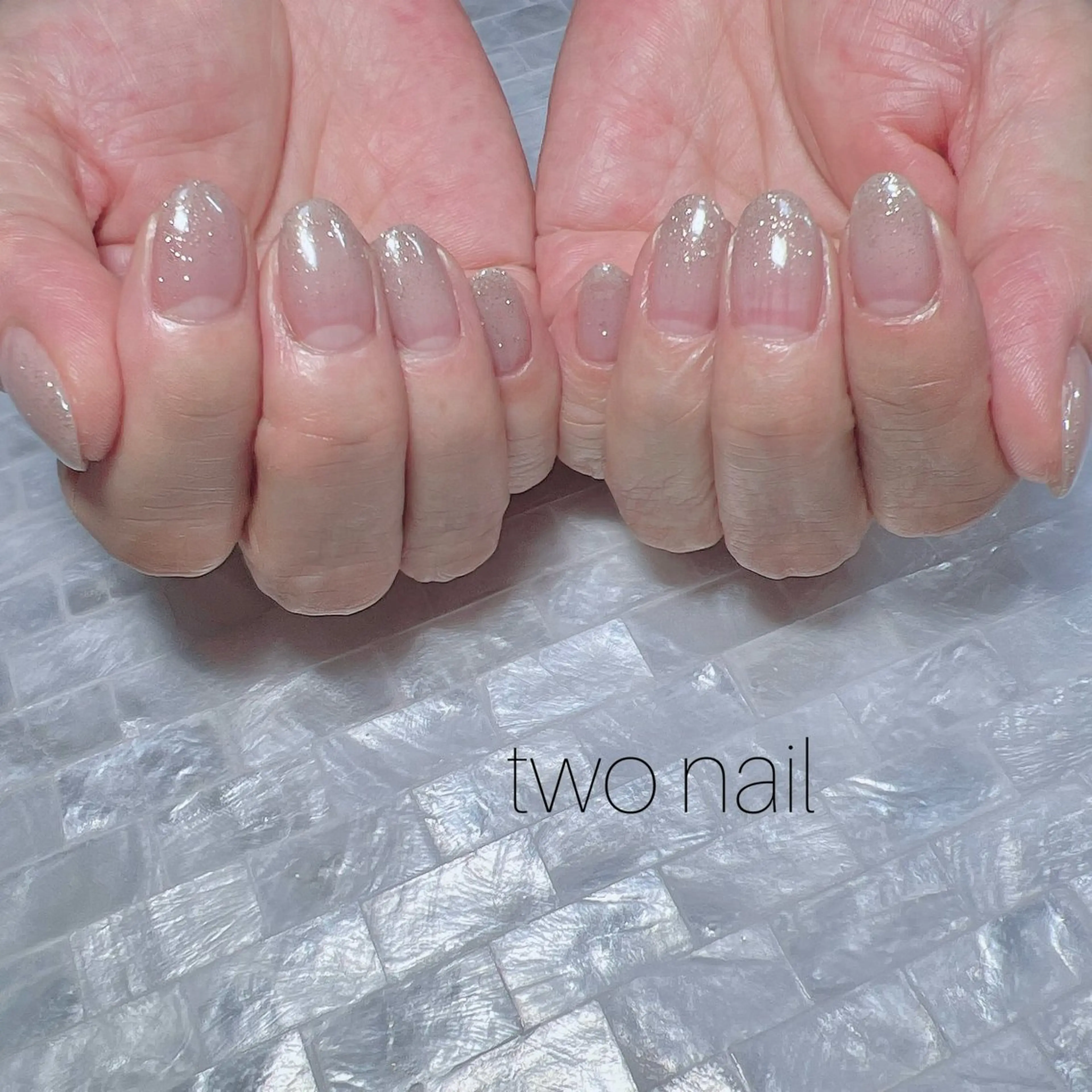 ネイル キラキラネイル ネイルチップ ホワイト ハンドネイル two nailのネイルデザイン