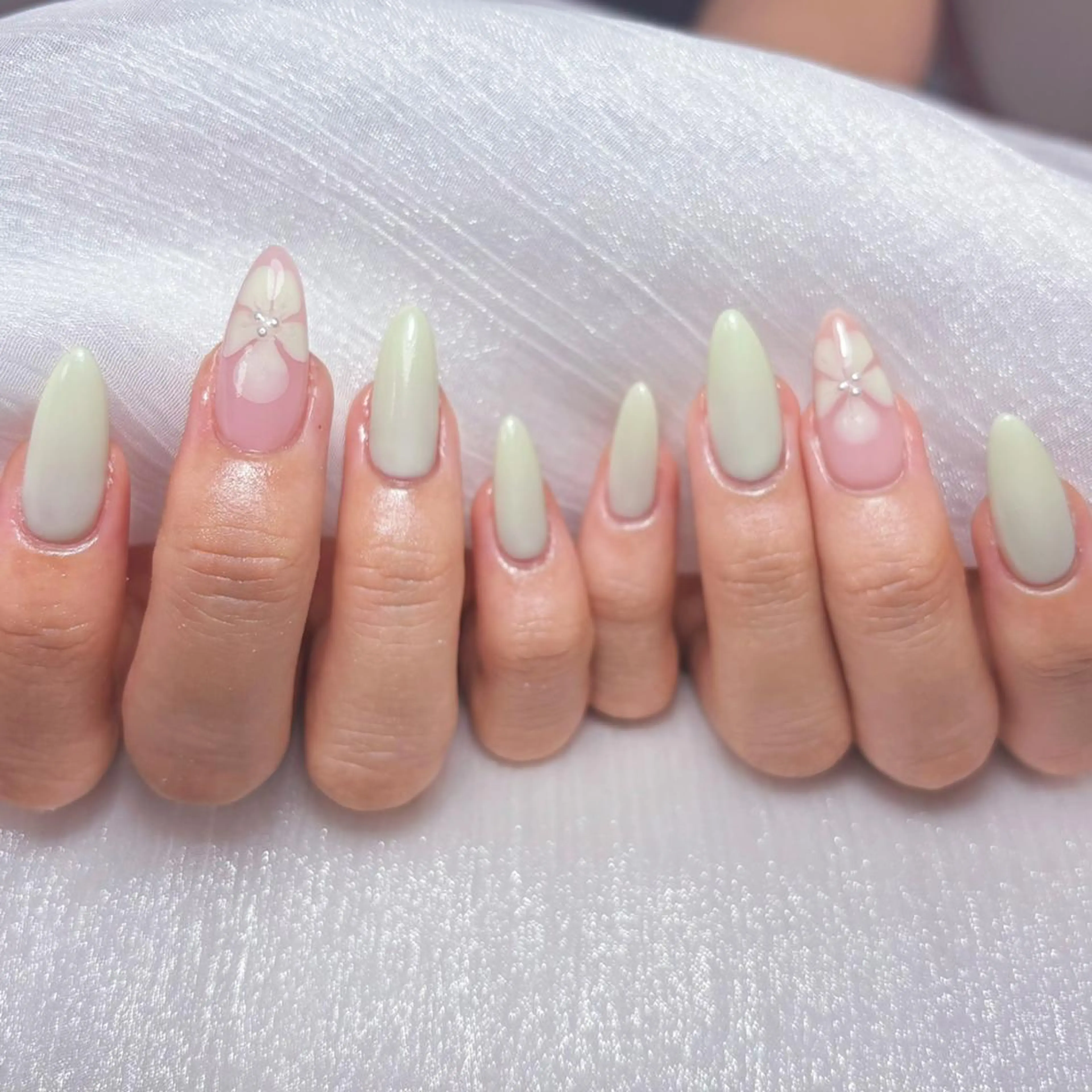 ネイル アートネイル オーロラネイル ガーリー キラキラネイル マグネットネイル ハンドネイル Diamond ✨のネイルデザイン