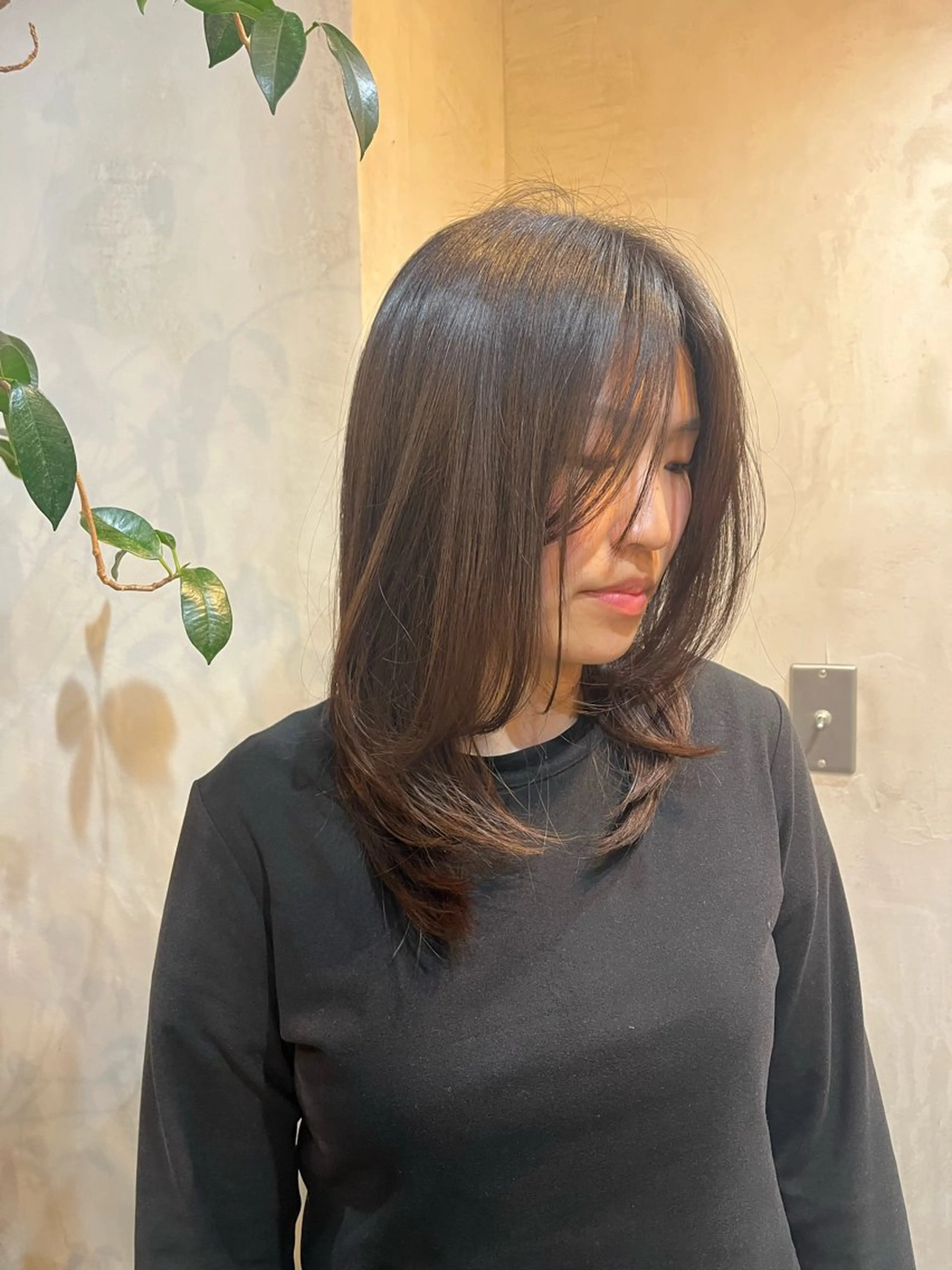 ミディアム レイヤーカット カット トリートメント sourceliebe所属・レイヤー／前髪／顔 周りakaneのヘアスタイル