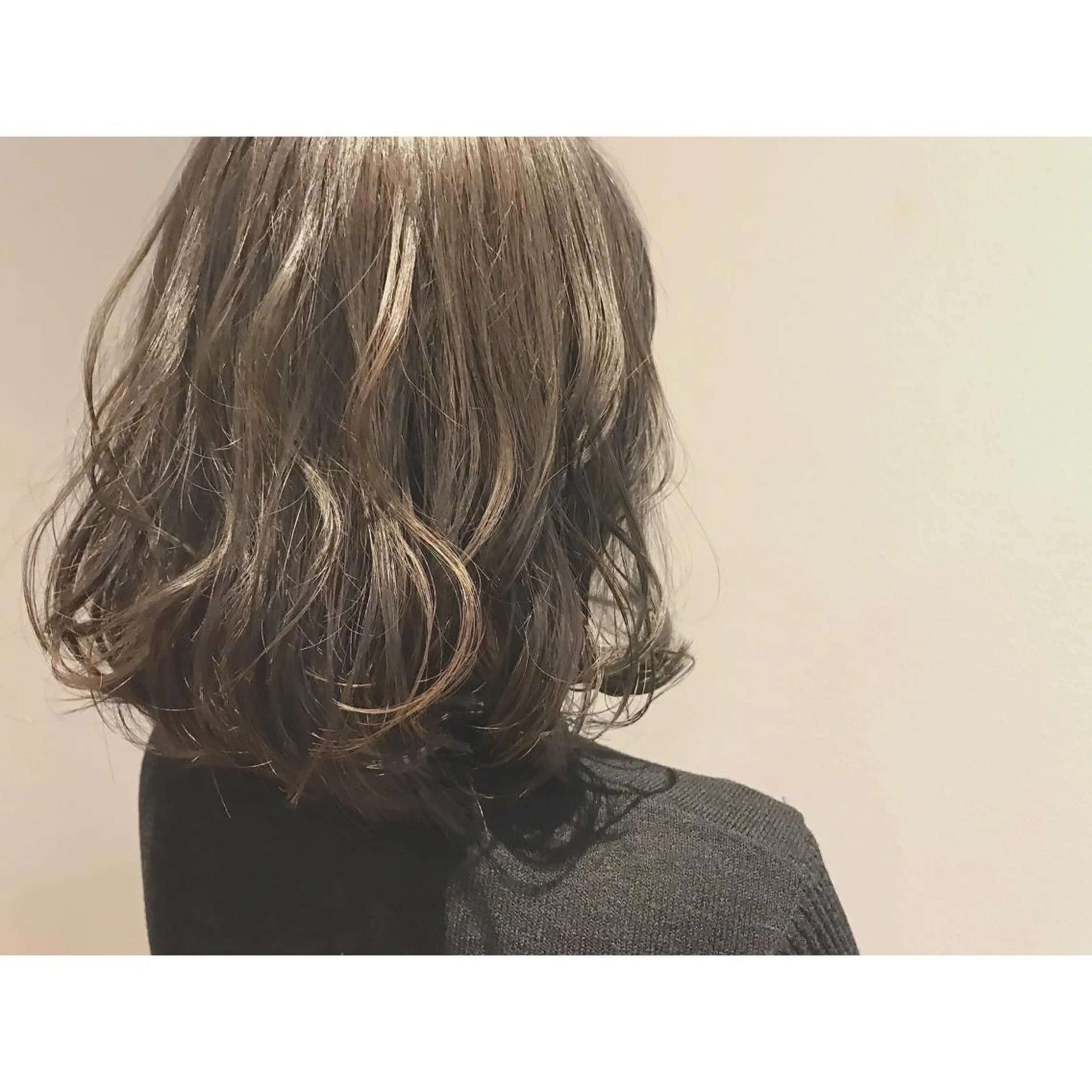 ミディアム カラー アッシュ ブルーカラー ブルージュ グレージュ なかにし まゆみのヘアスタイル