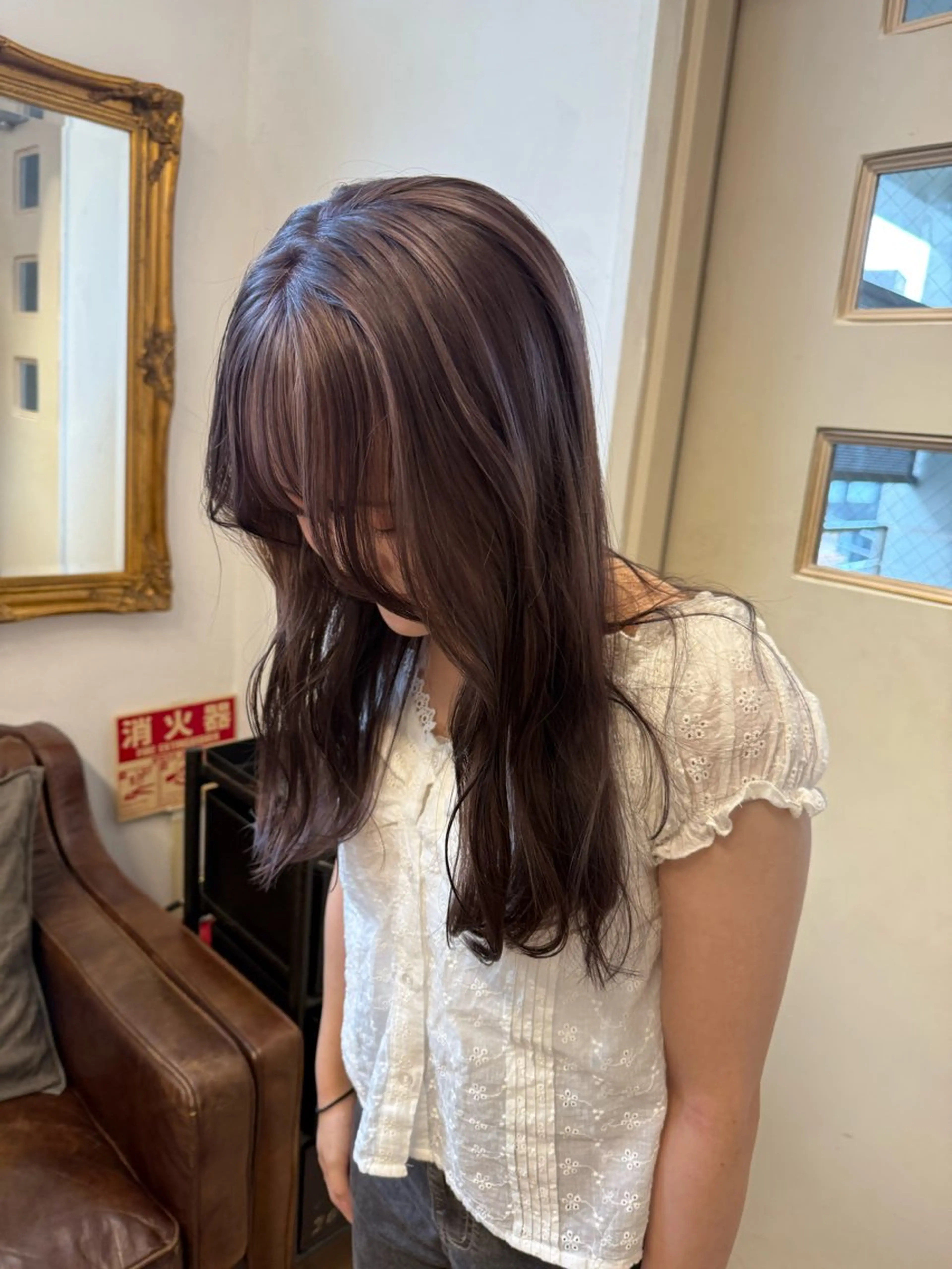 ロング カラー ミルクティー× グレージュMOMOのヘアスタイル