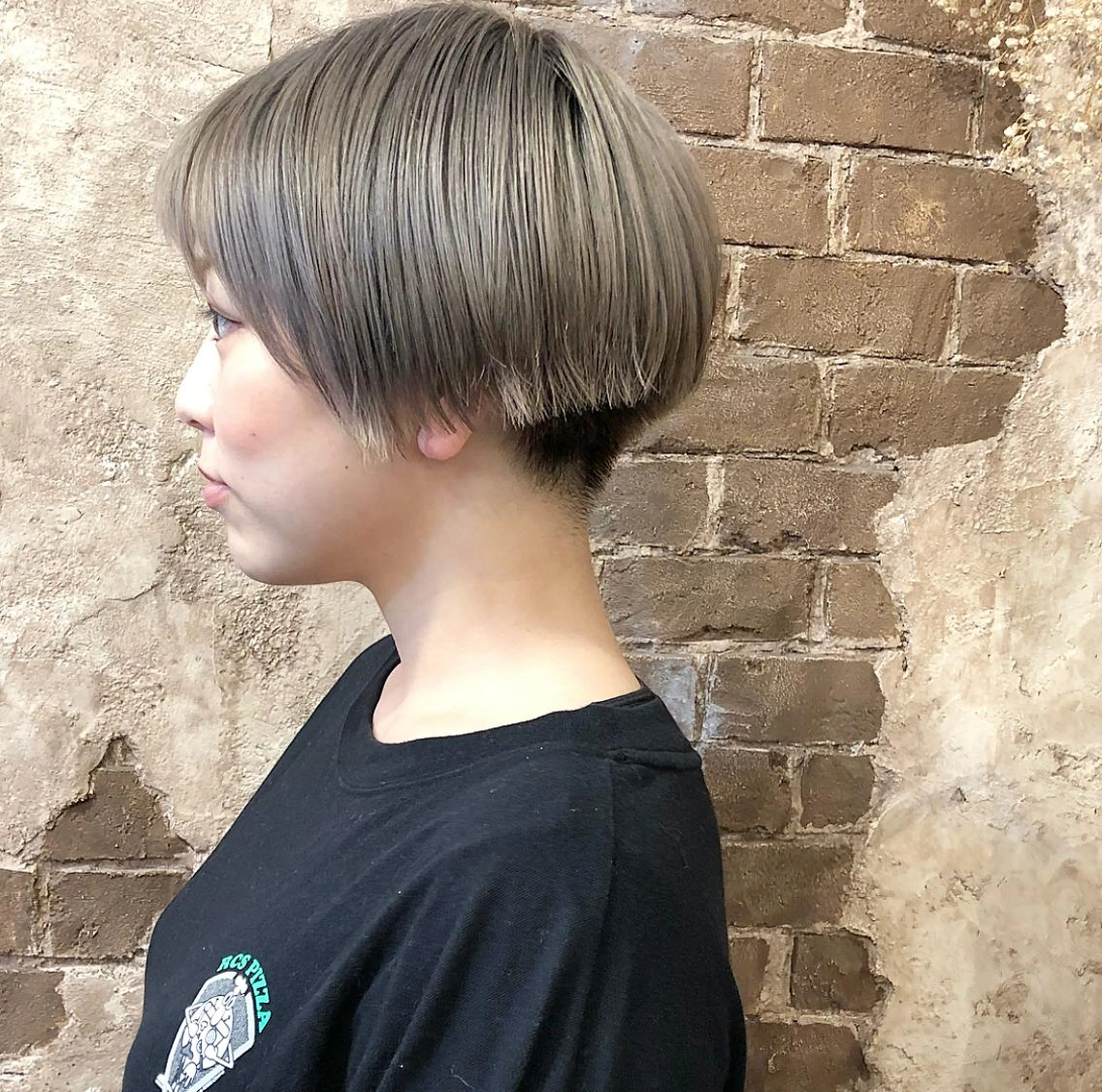 ショート カラー ブリーチ、パーマ 西部笑のヘアスタイル