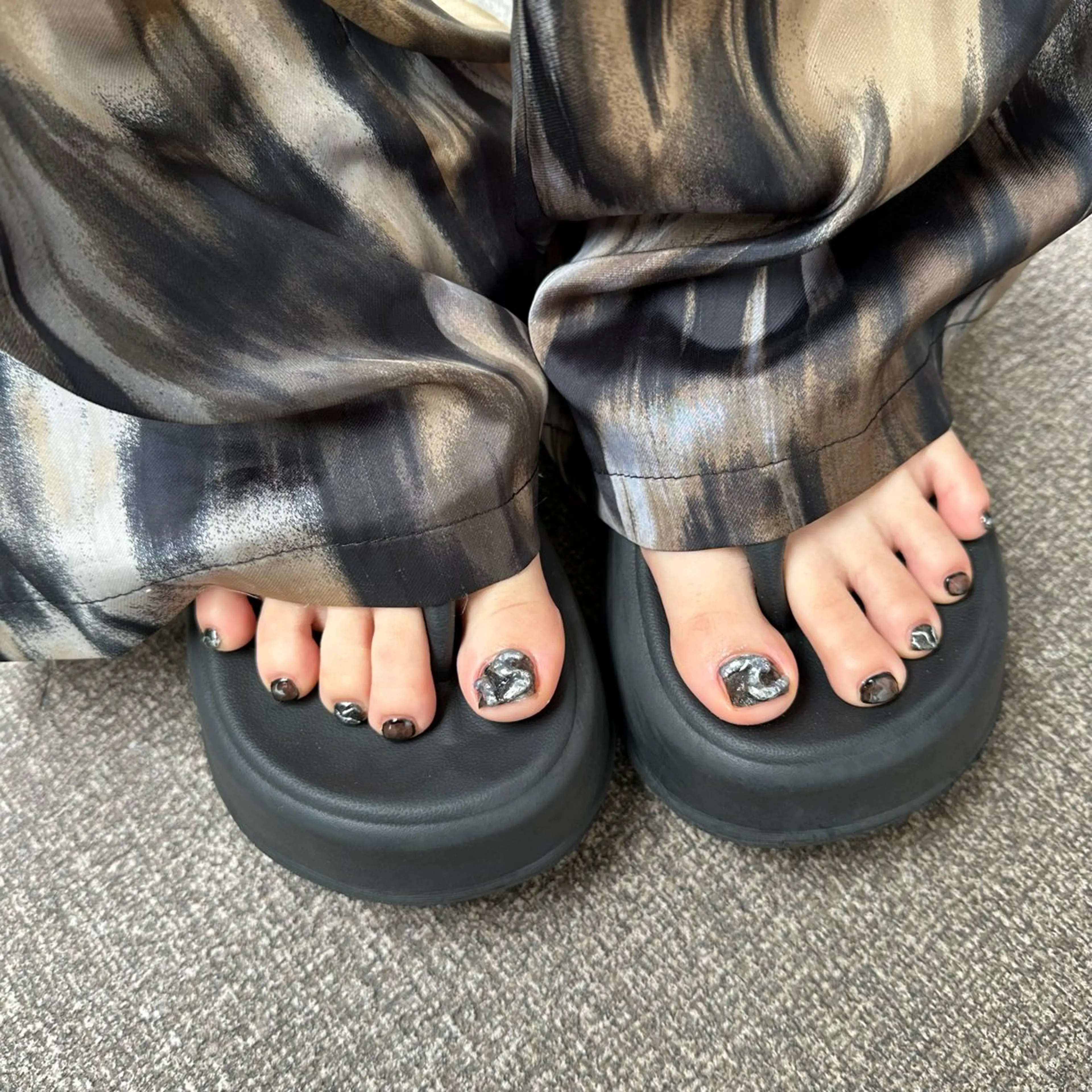 ネイル シルバー フットネイル niko nailのネイルデザイン